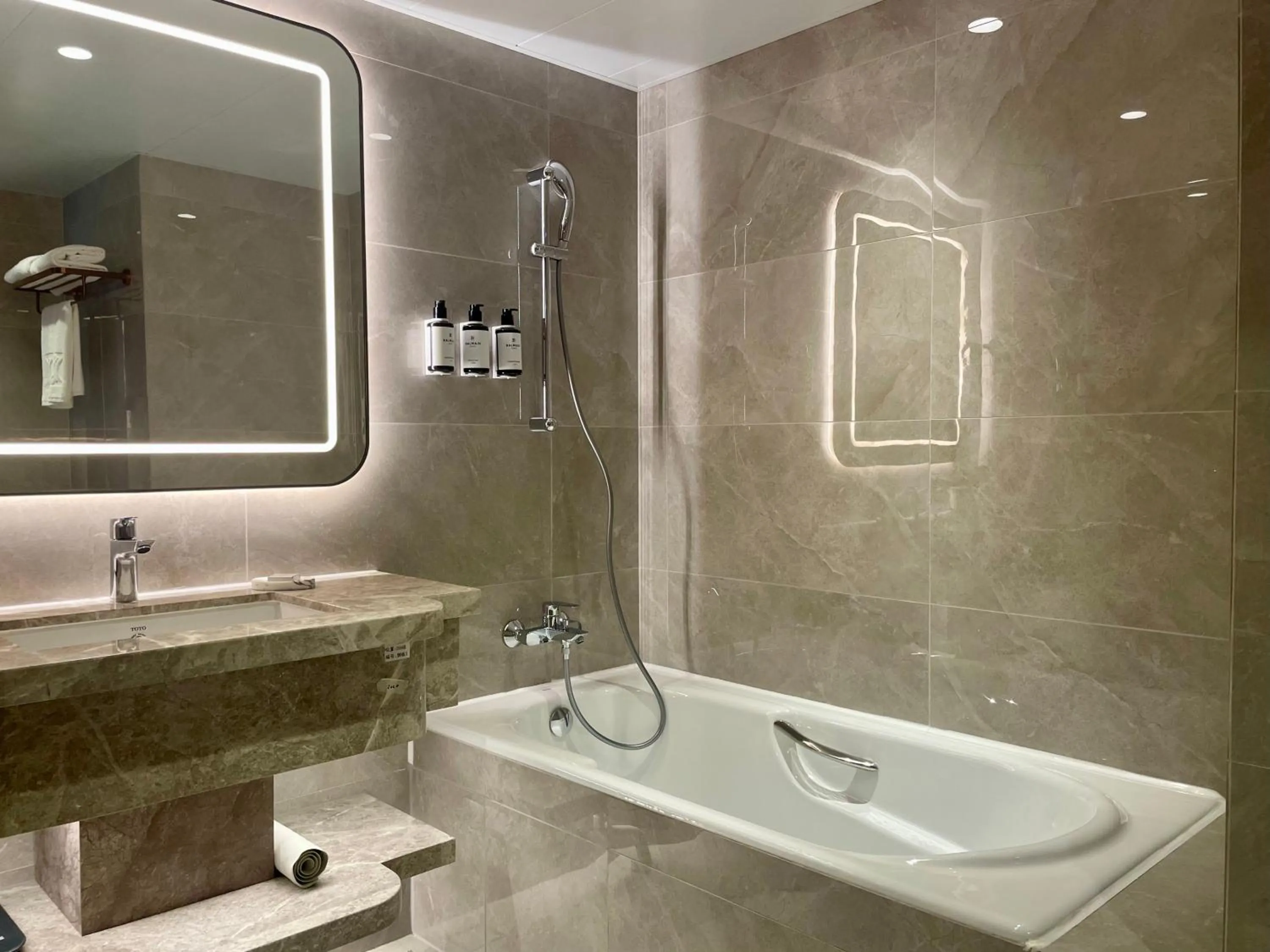 Bath in The Kimberley Hotel