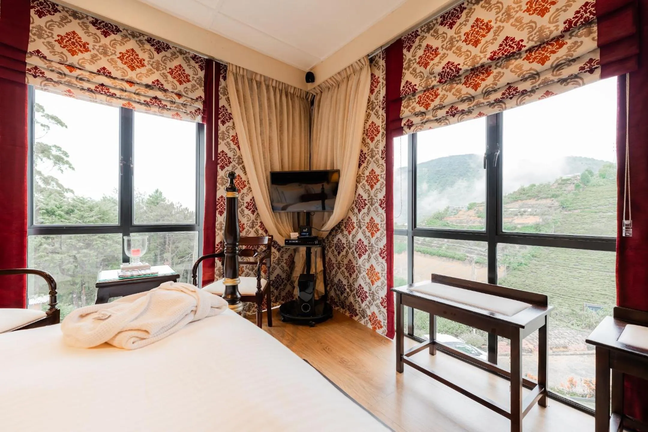 View (from property/room), Bed in The CheRiz Boutique