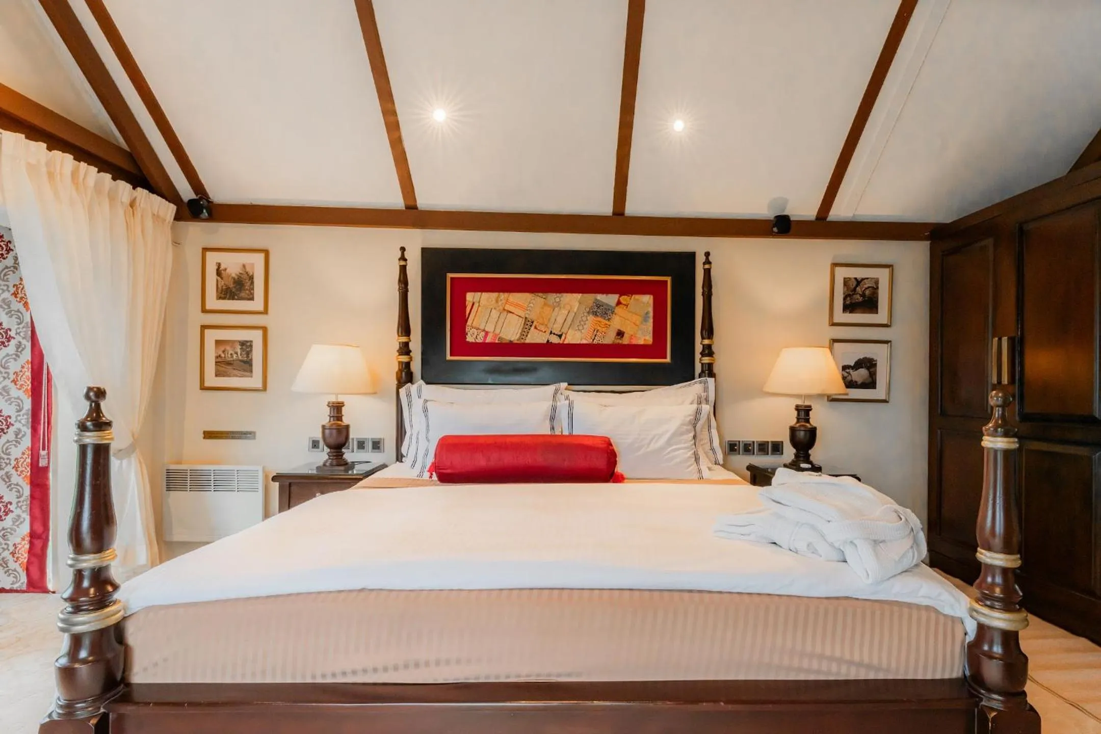 Bedroom, Bed in The CheRiz Boutique