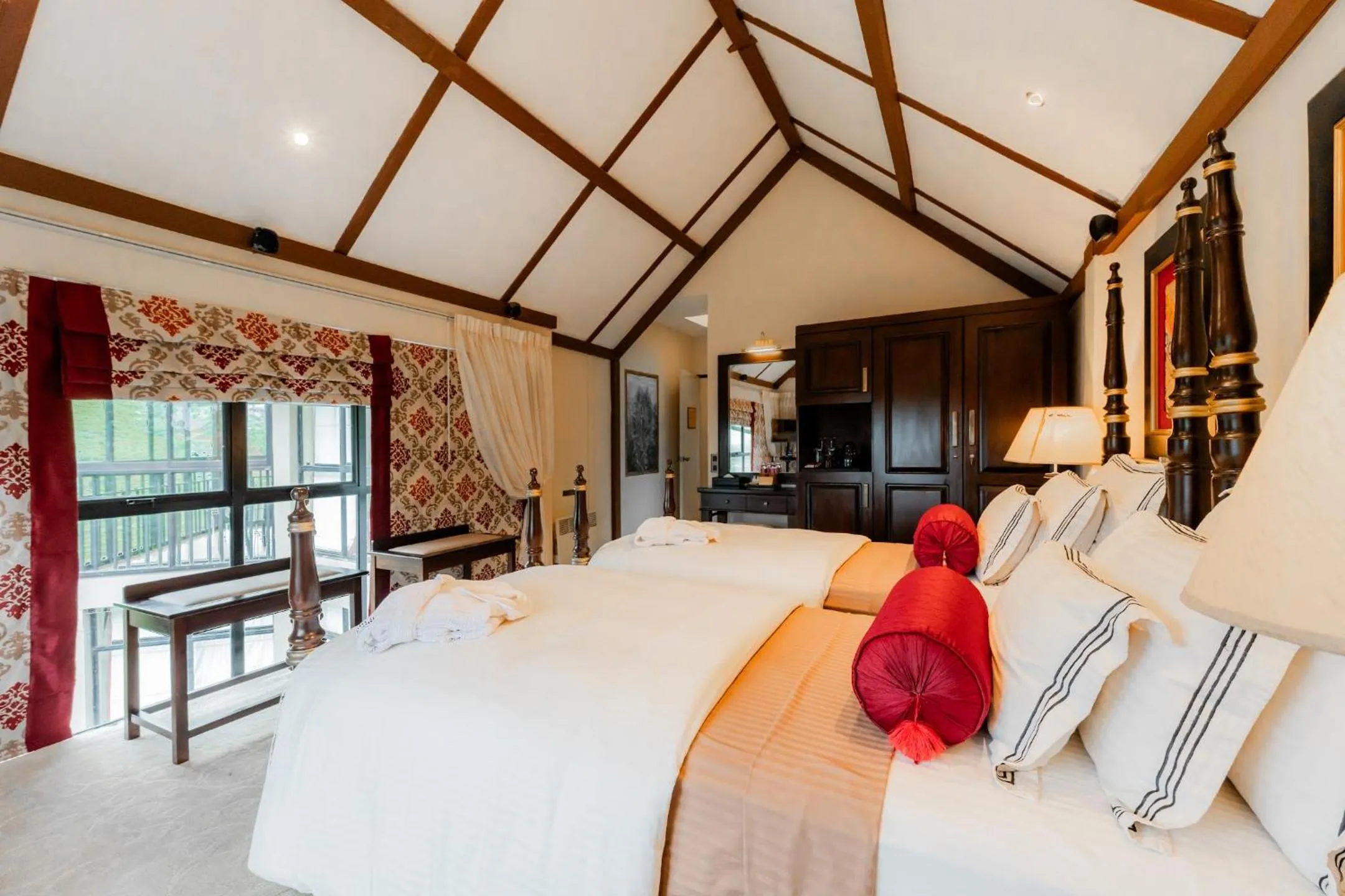 Bedroom, Bed in The CheRiz Boutique