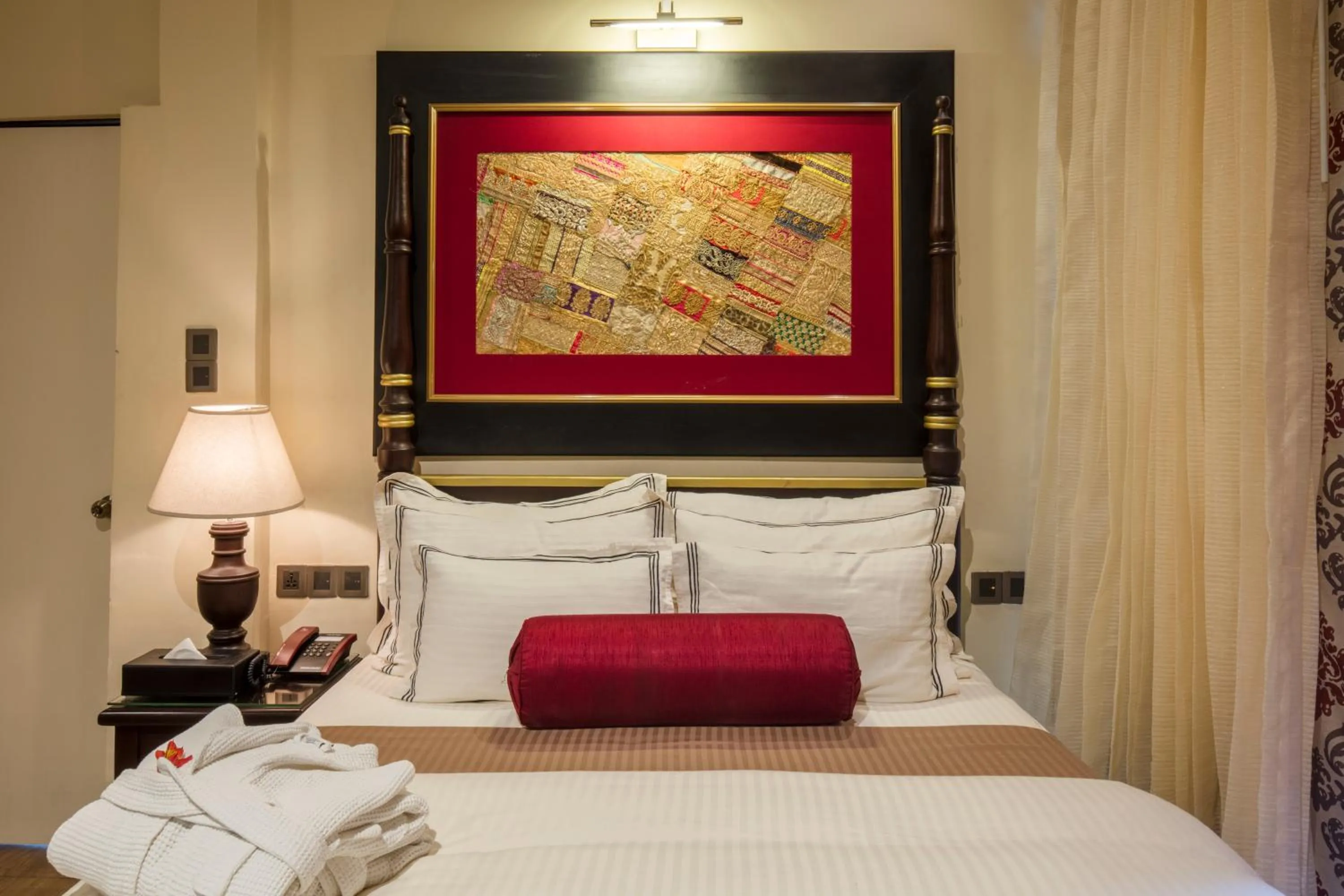 Bedroom, Bed in The CheRiz Boutique