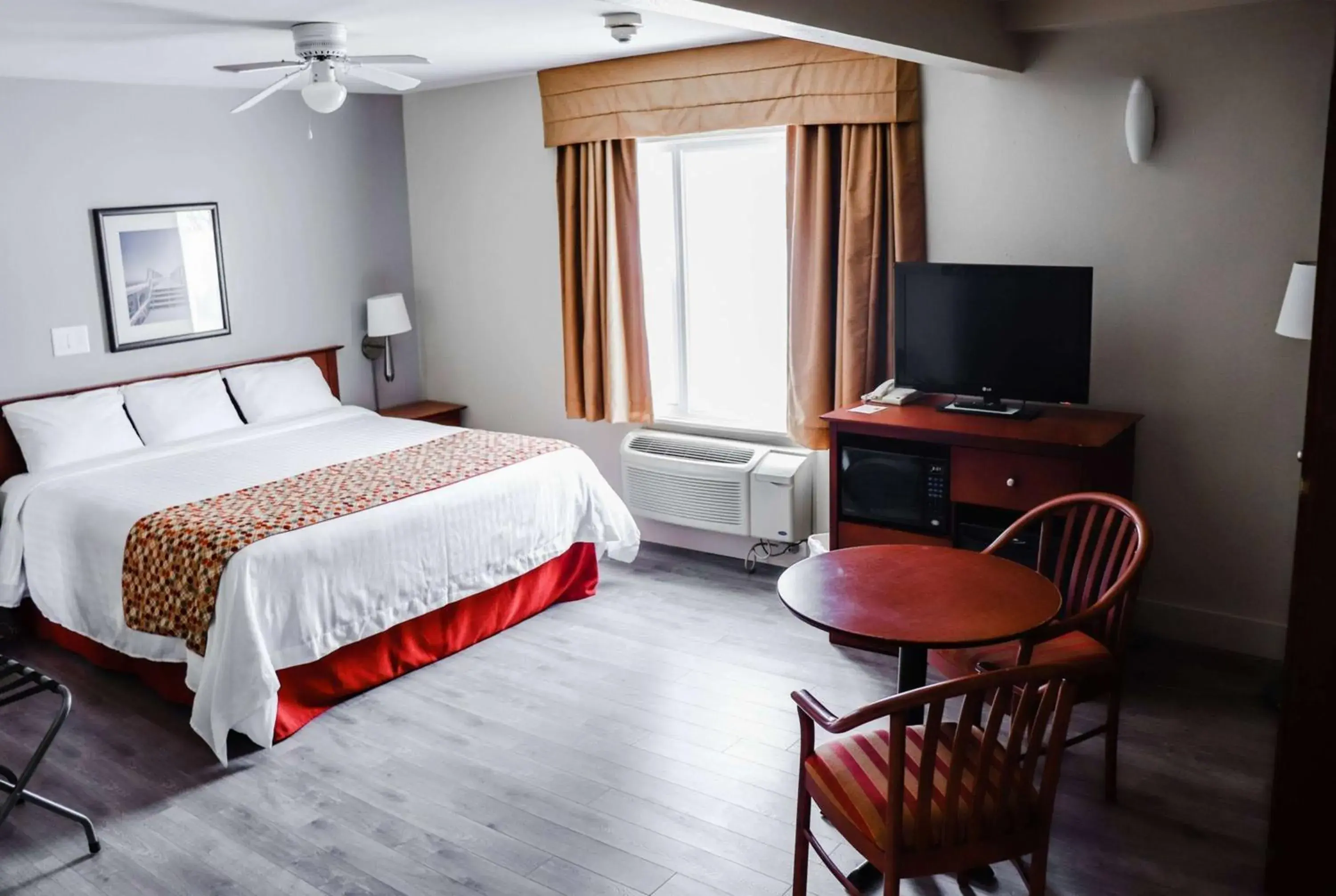 King Suite with Jetted Tub - Non-Smoking in Super 8 by Wyndham Campbellton NB King Suite with Jetted Tub - Non-Smoking in Super 8 by Wyndham Campbellton NB