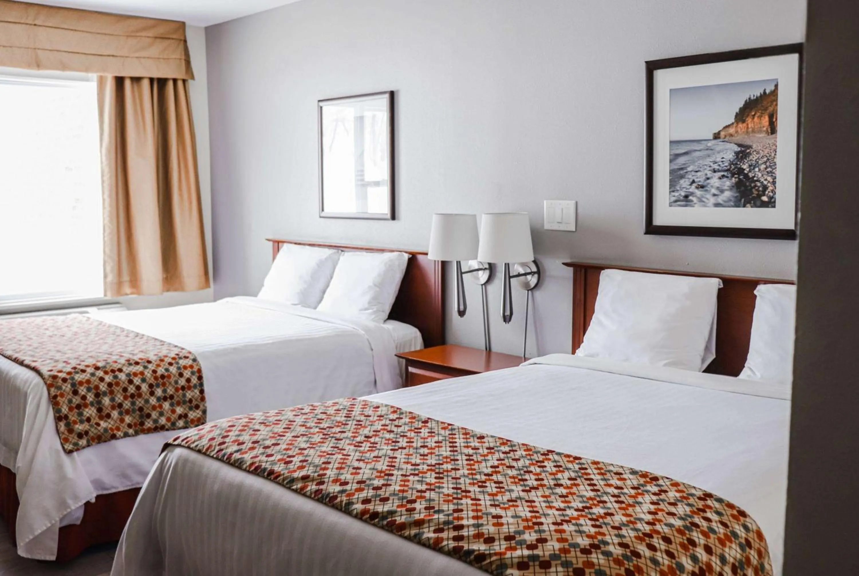 Photo of the whole room, Bed in Super 8 by Wyndham Campbellton NB