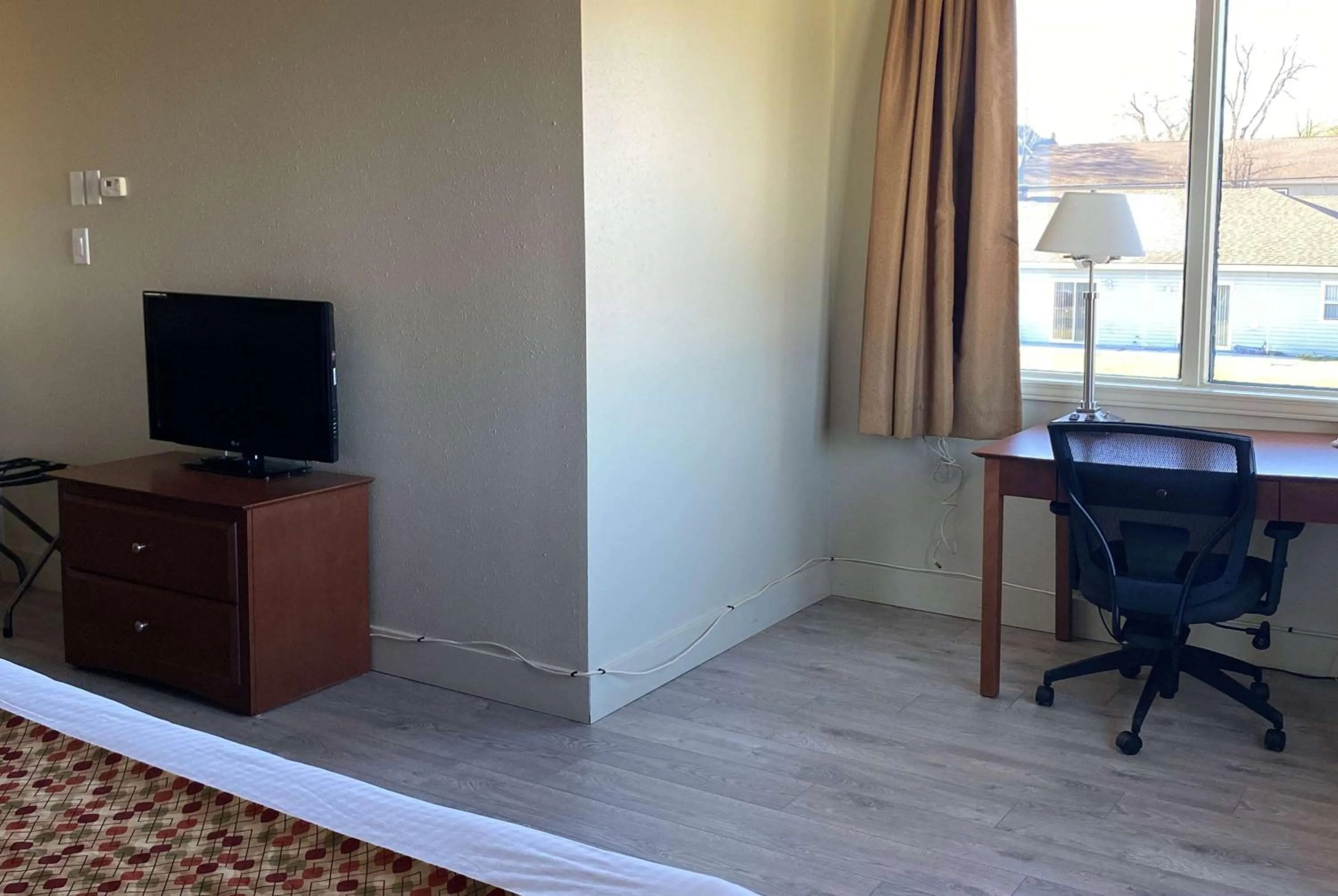 Photo of the whole room in Super 8 by Wyndham Campbellton NB