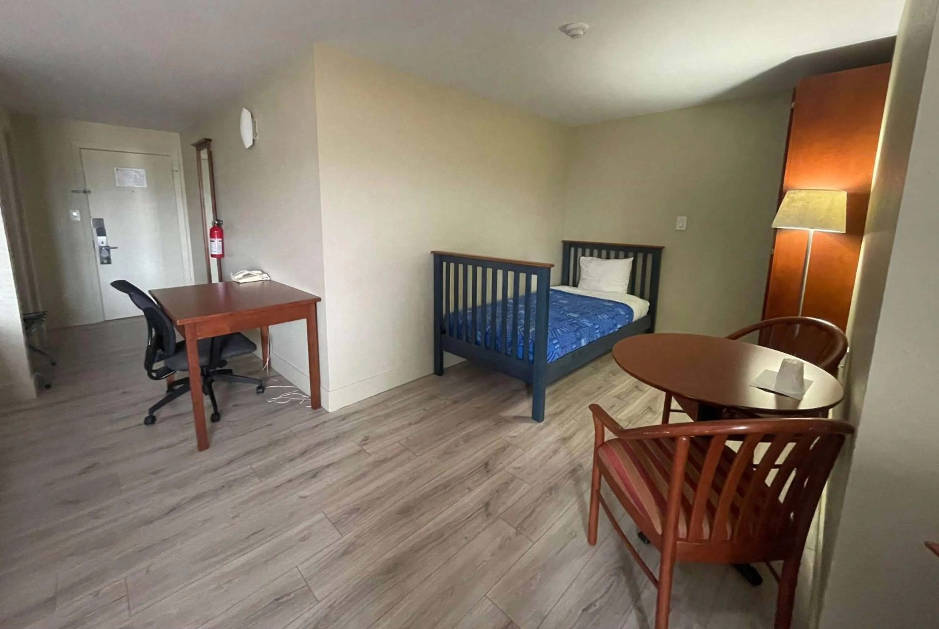 Photo of the whole room, Bed in Super 8 by Wyndham Campbellton NB