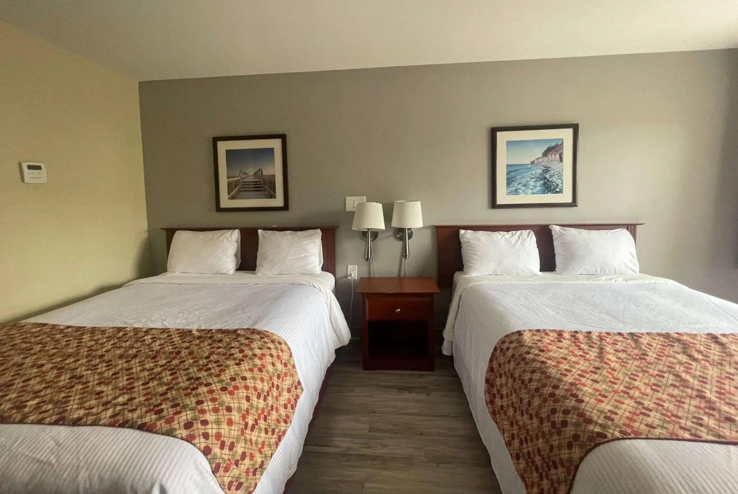 Photo of the whole room, Bed in Super 8 by Wyndham Campbellton NB Photo of the whole room, Bed in Super 8 by Wyndham Campbellton NB