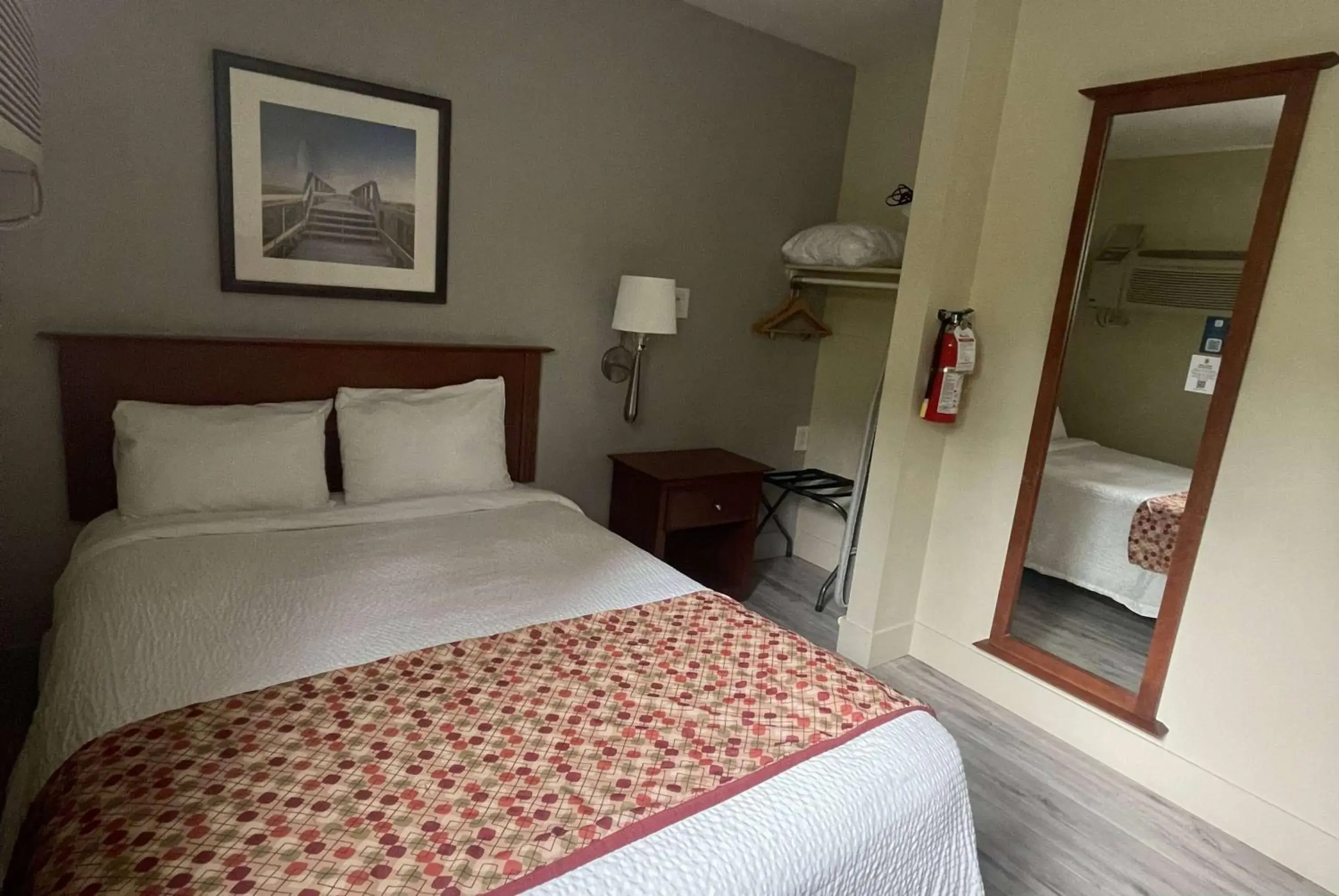 Photo of the whole room, Bed in Super 8 by Wyndham Campbellton NB Photo of the whole room, Bed in Super 8 by Wyndham Campbellton NB