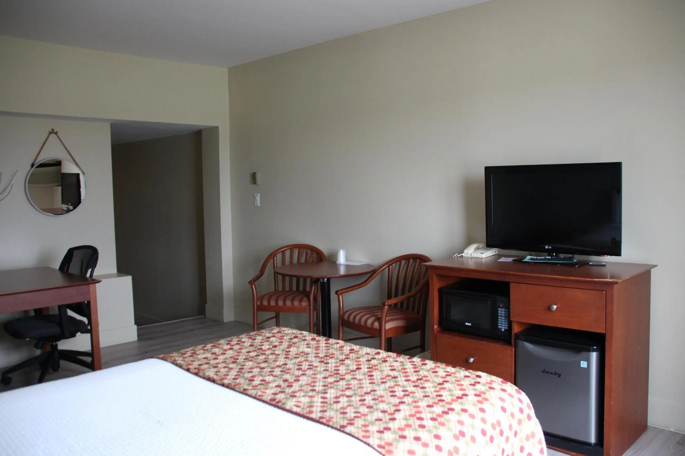 Bed in Super 8 by Wyndham Campbellton NB