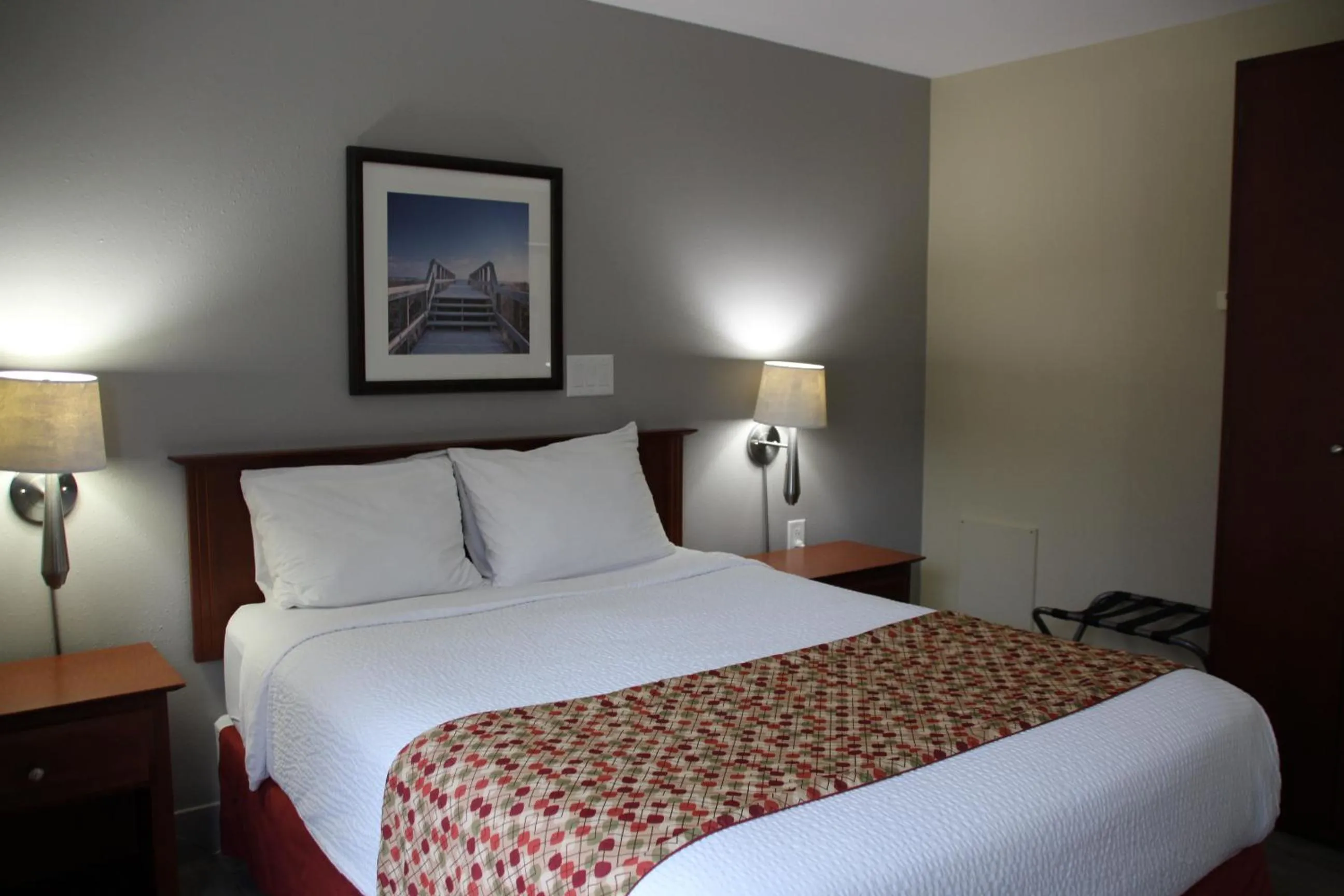 Bed in Super 8 by Wyndham Campbellton NB