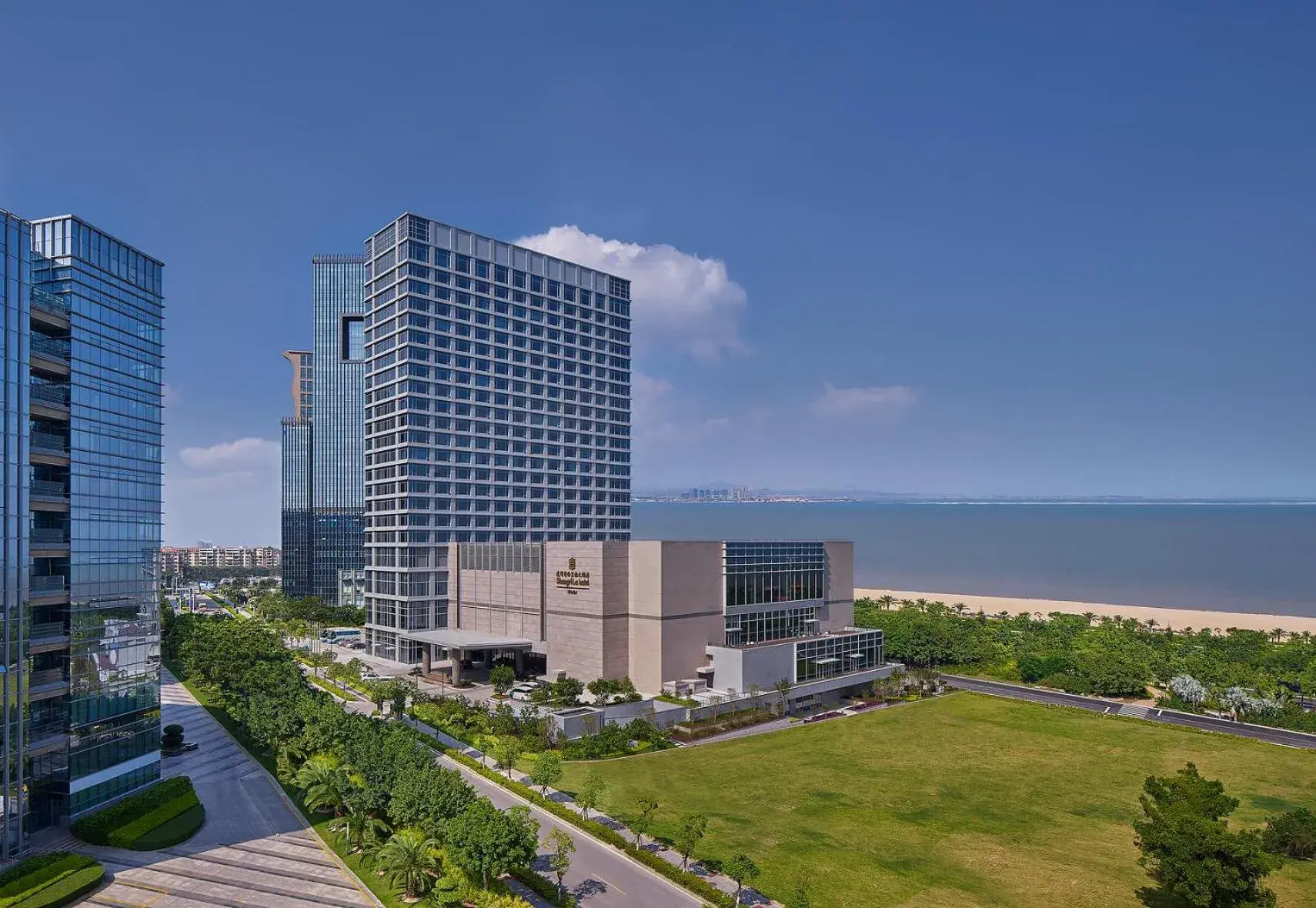 Property building in Shangri-La Xiamen Property building in Shangri-La Xiamen