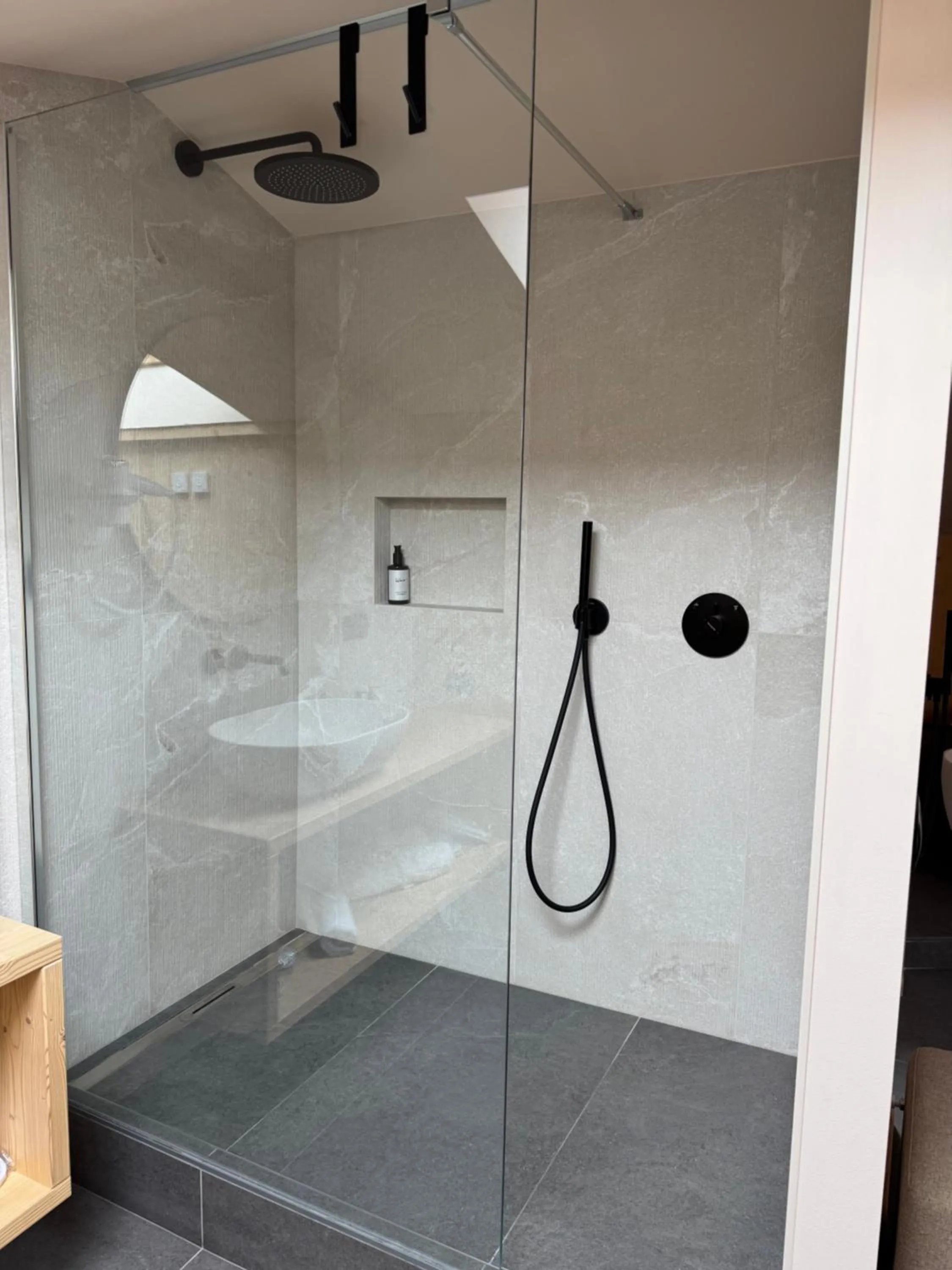 Shower in Hotel Nevada