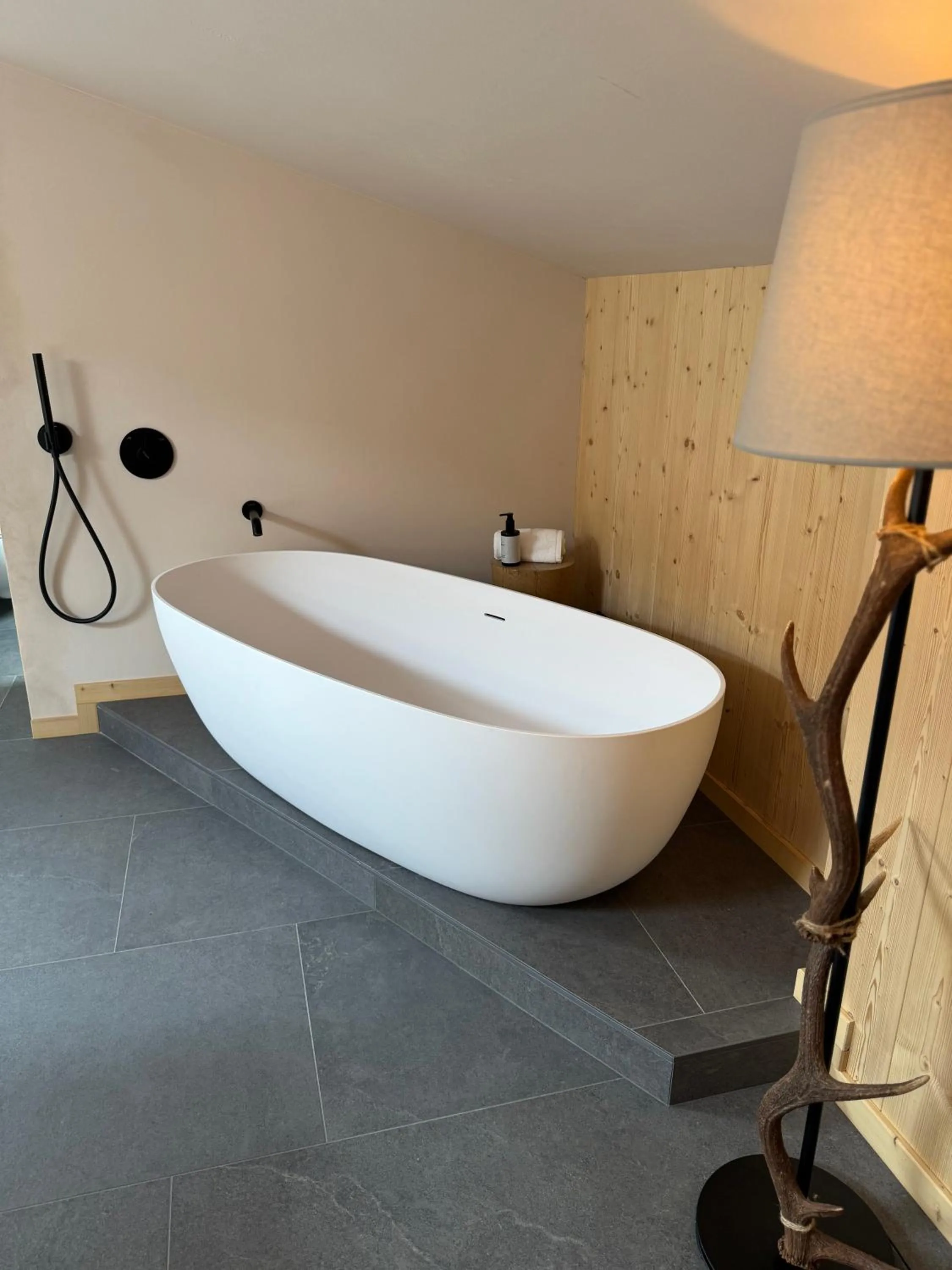 Bath in Hotel Nevada