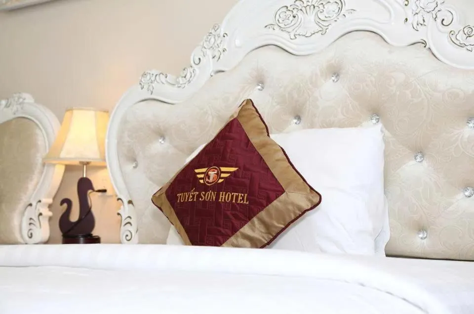 Bed in Tuyet Son Hotel (TS Ocean Hotel)