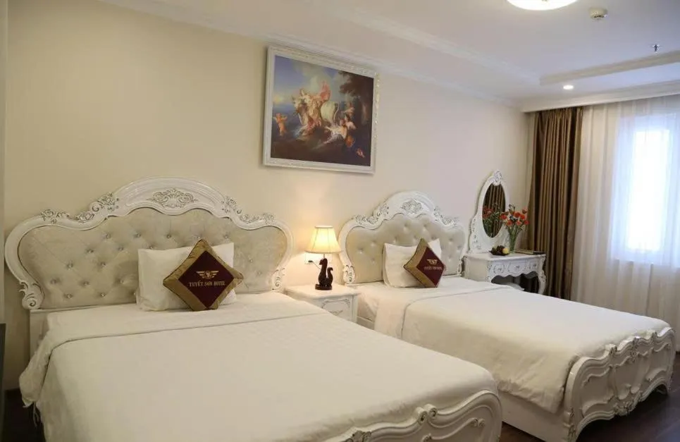 Bed in Tuyet Son Hotel (TS Ocean Hotel)