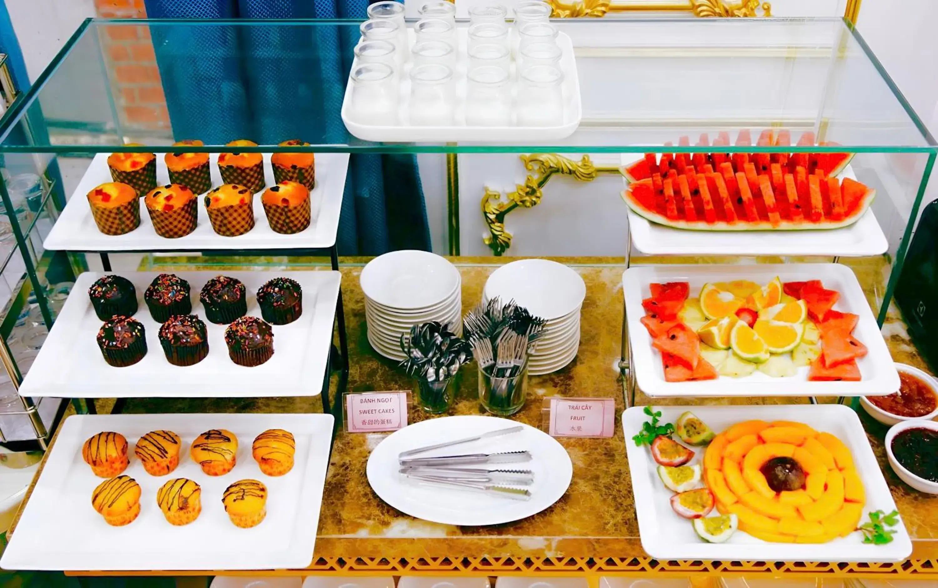 Buffet breakfast in Tuyet Son Hotel (TS Ocean Hotel) Buffet breakfast in Tuyet Son Hotel (TS Ocean Hotel)