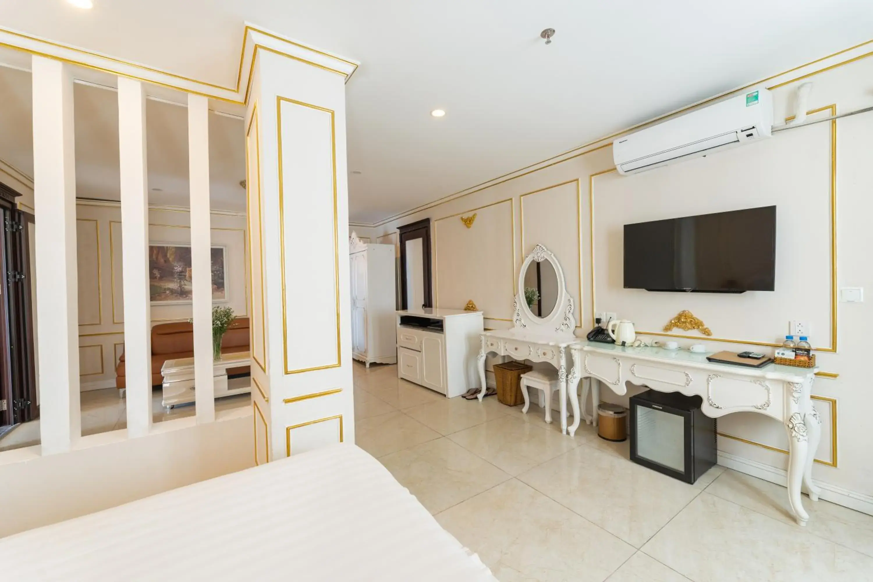 TV and multimedia, Bed in Tuyet Son Hotel (TS Ocean Hotel) TV and multimedia, Bed in Tuyet Son Hotel (TS Ocean Hotel)