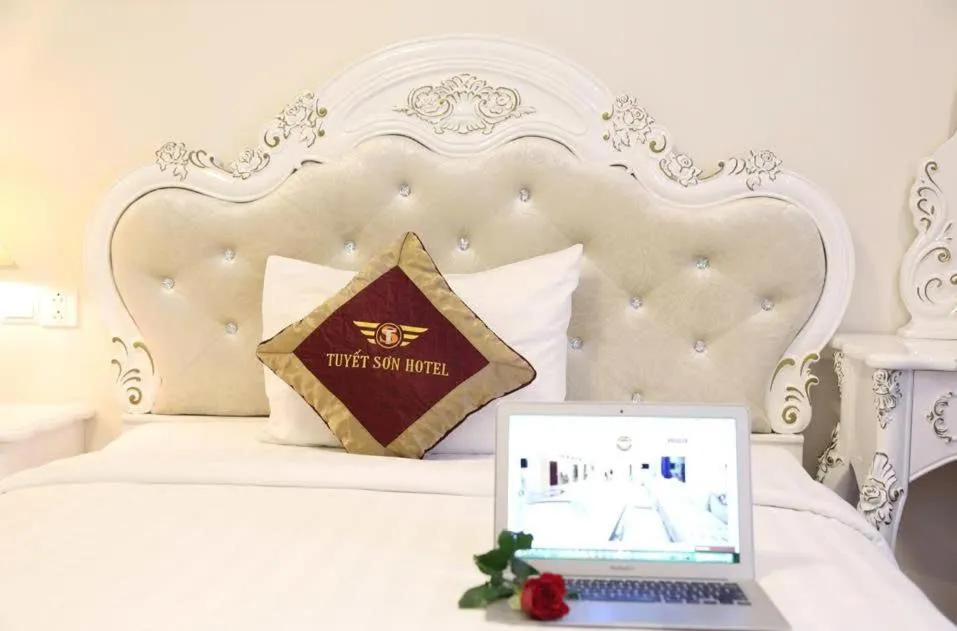 Bed in Tuyet Son Hotel (TS Ocean Hotel)