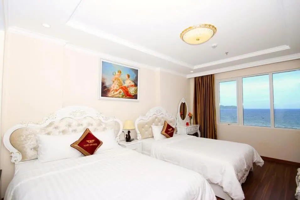 Bed in Tuyet Son Hotel (TS Ocean Hotel)