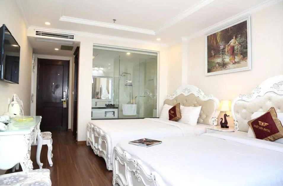 Bed in Tuyet Son Hotel (TS Ocean Hotel)