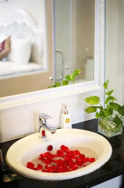 Tuyet Son Hotel (TS Ocean Hotel)