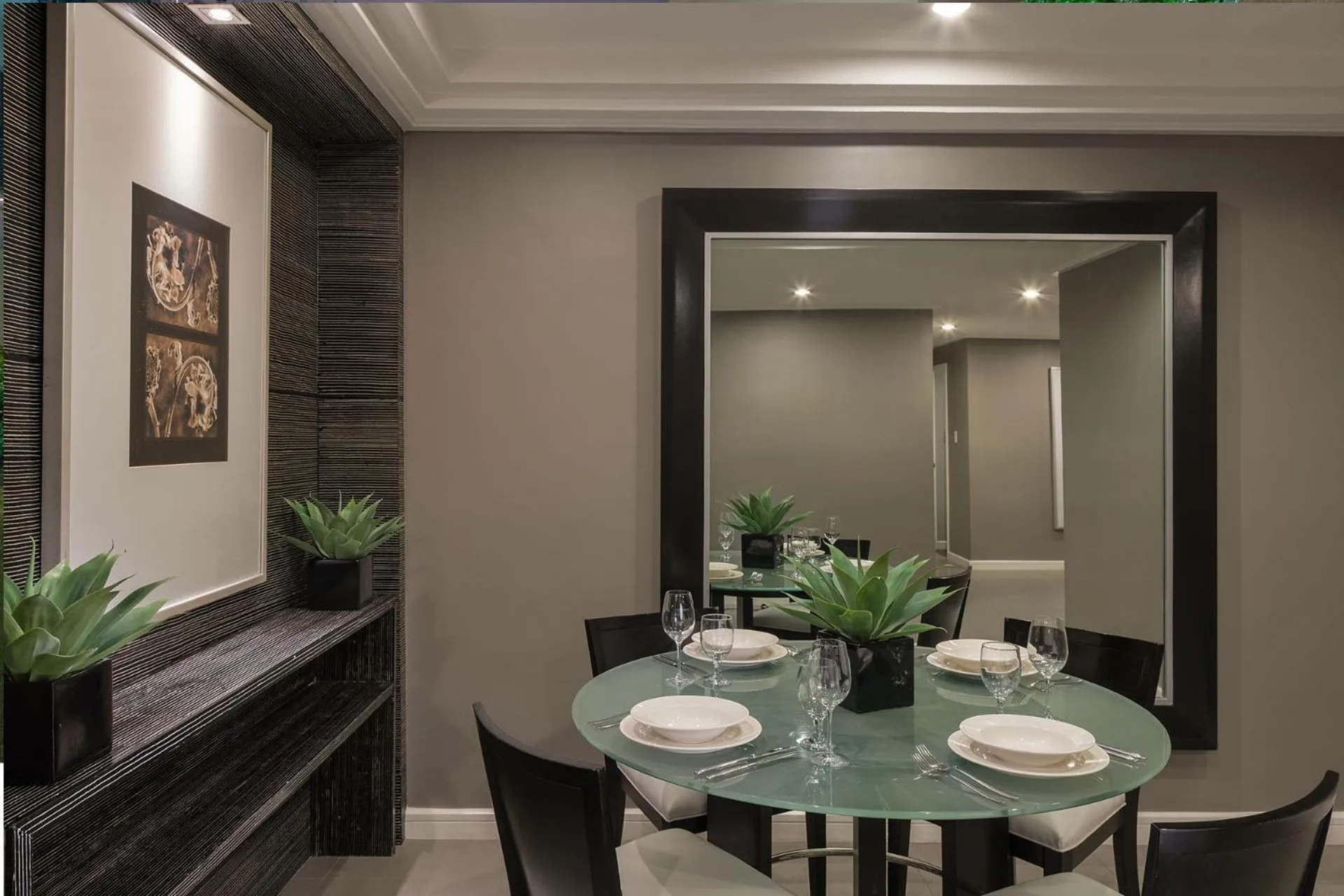 Dining area in Astoria Plaza