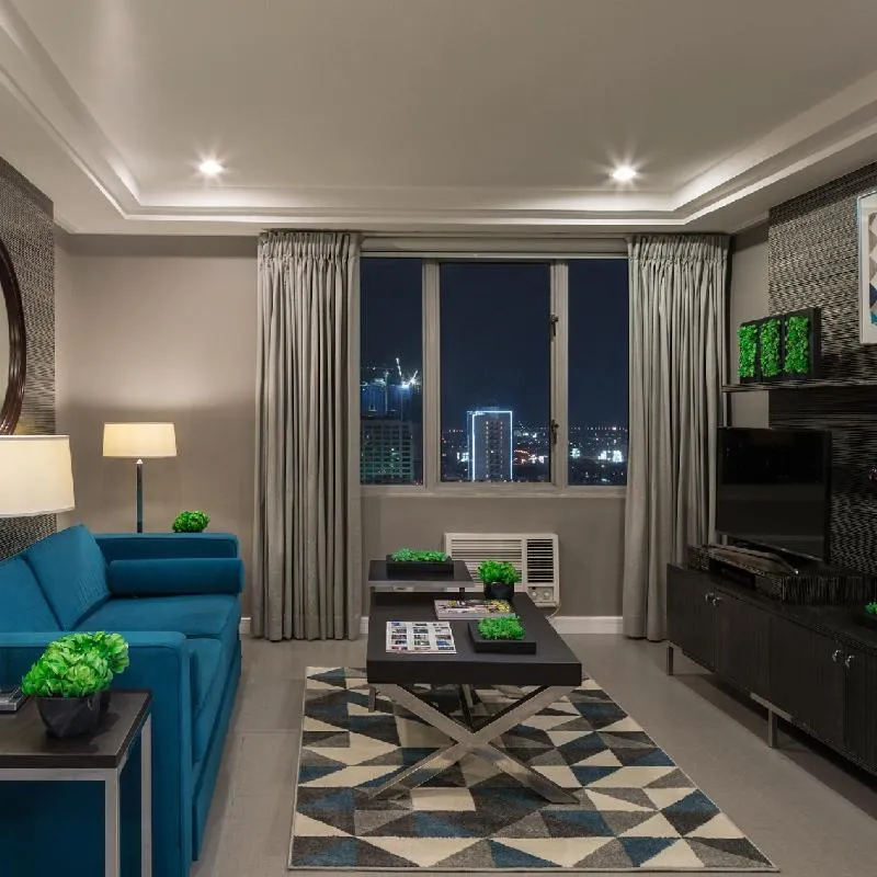 Bedroom in Astoria Plaza