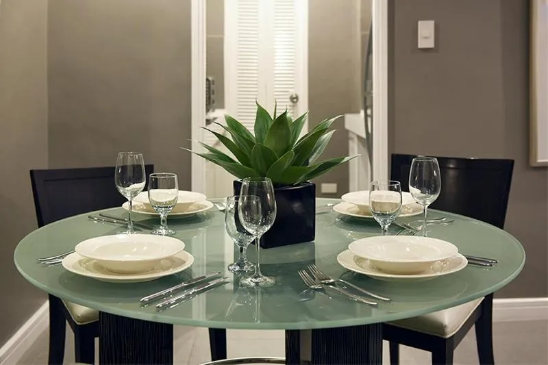 Dining area in Astoria Plaza