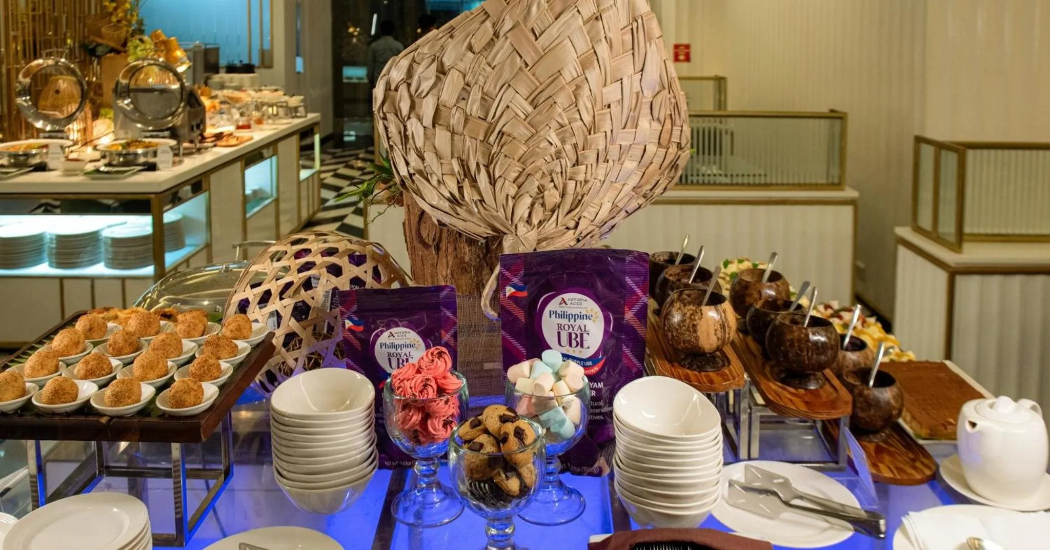 Restaurant/places to eat in Astoria Plaza