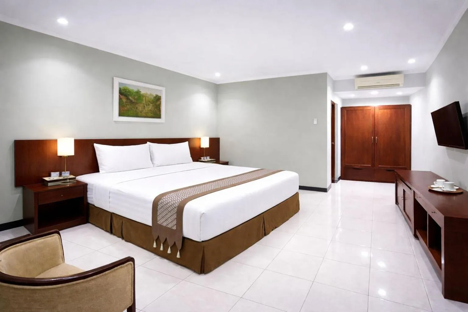 Bedroom, Bed in Cakra Kembang Hotel
