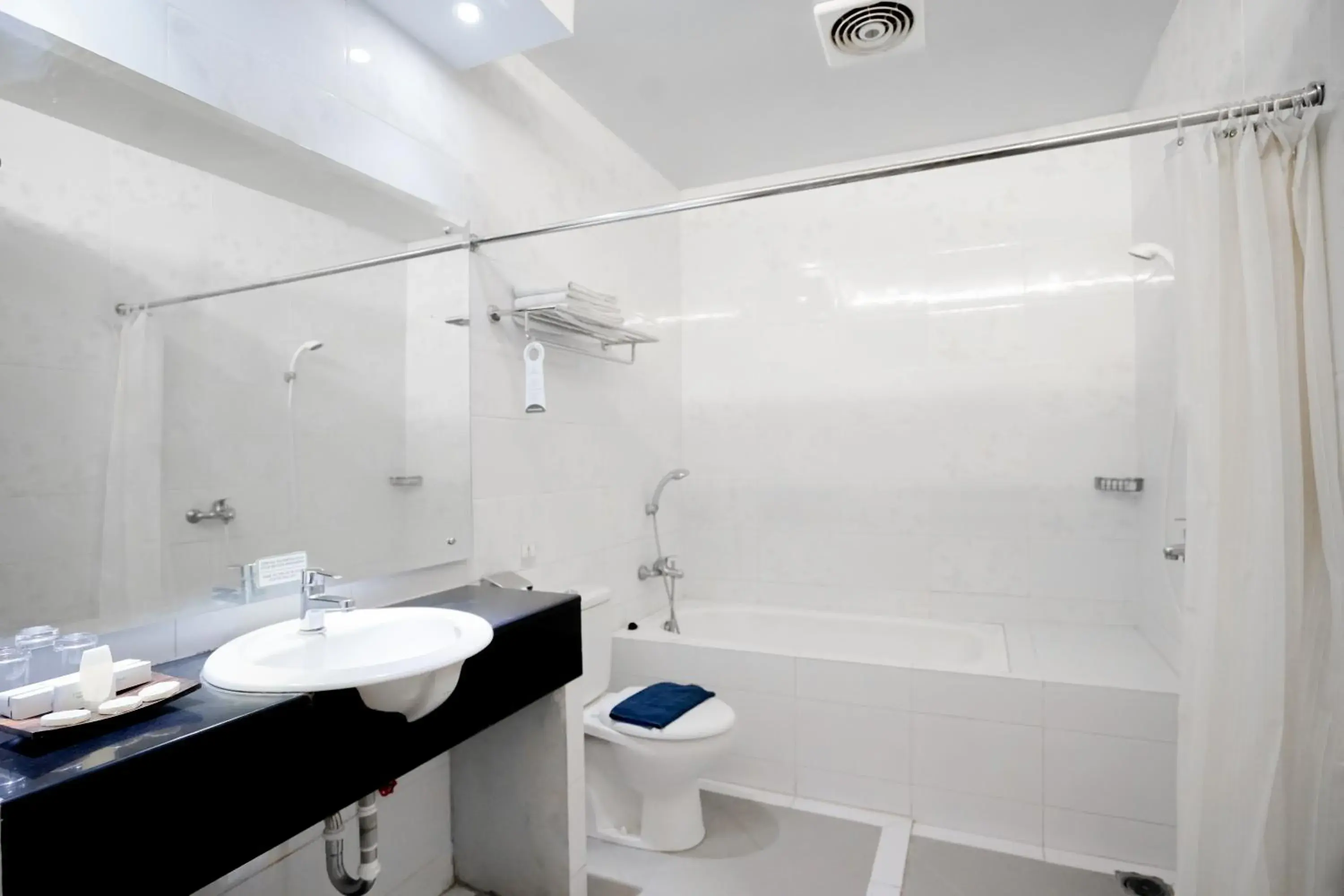 Bathroom in Cakra Kembang Hotel Bathroom in Cakra Kembang Hotel