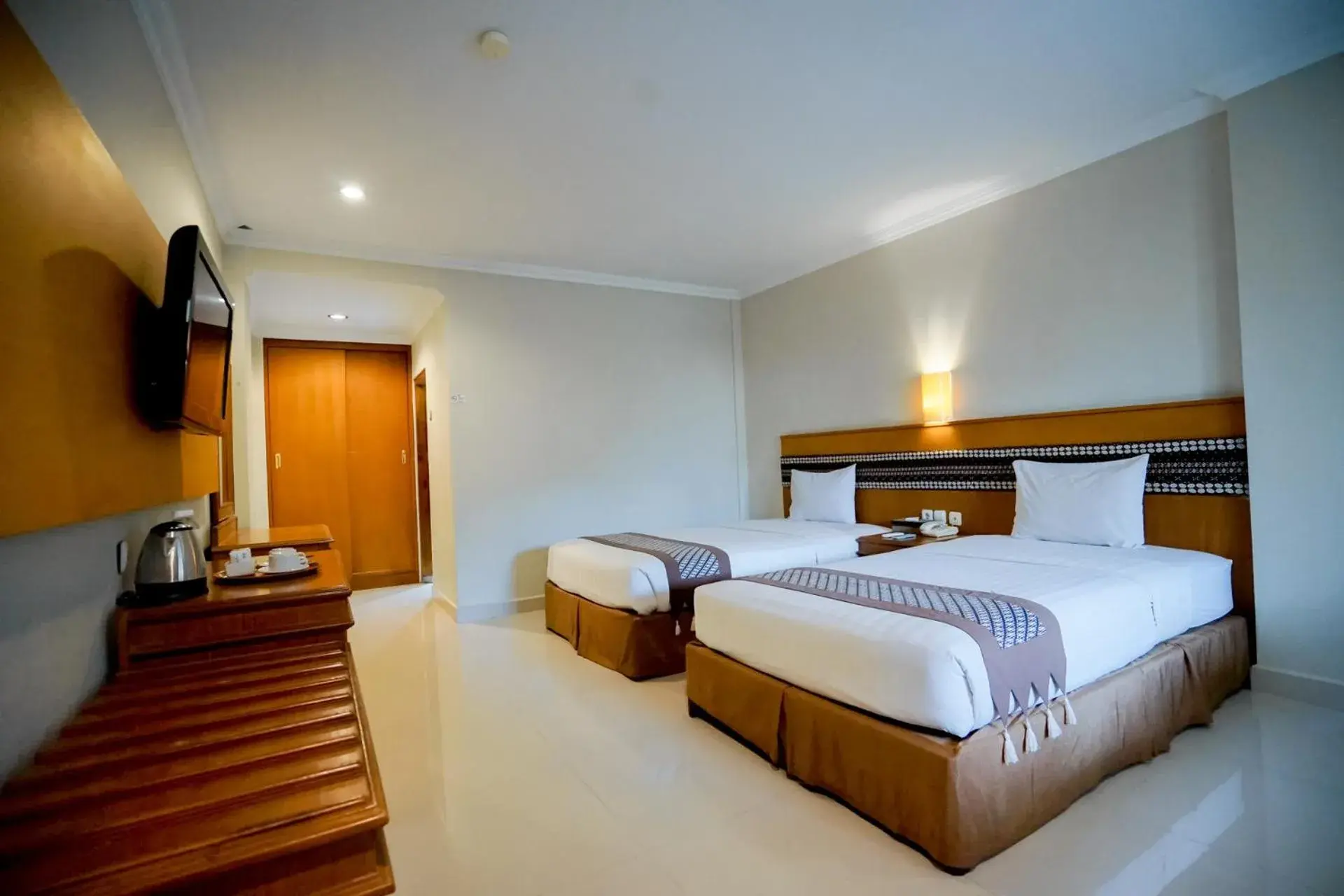 Photo of the whole room, Bed in Cakra Kembang Hotel Photo of the whole room, Bed in Cakra Kembang Hotel
