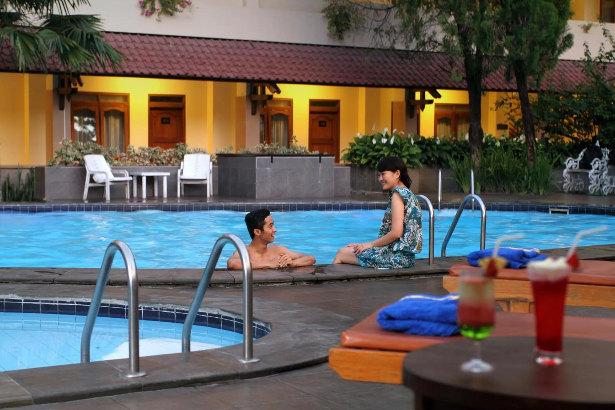 Swimming pool in Cakra Kembang Hotel