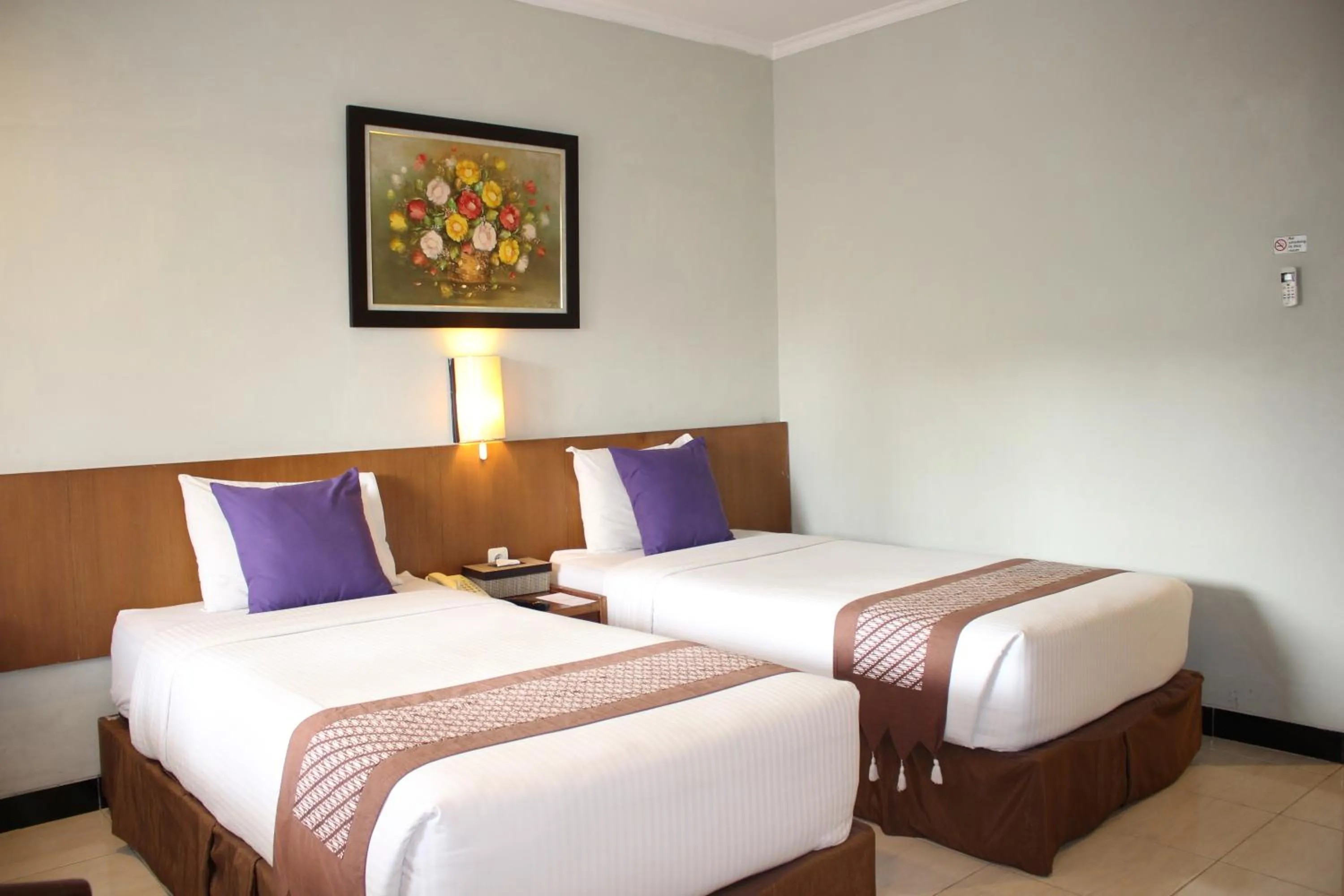 Bedroom, Bed in Cakra Kembang Hotel
