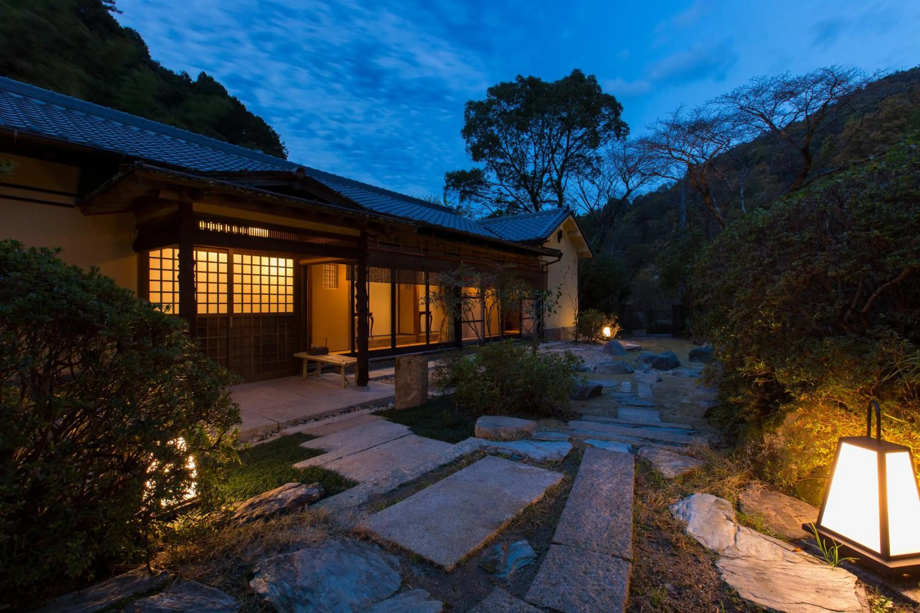 Property building in Nanten-En