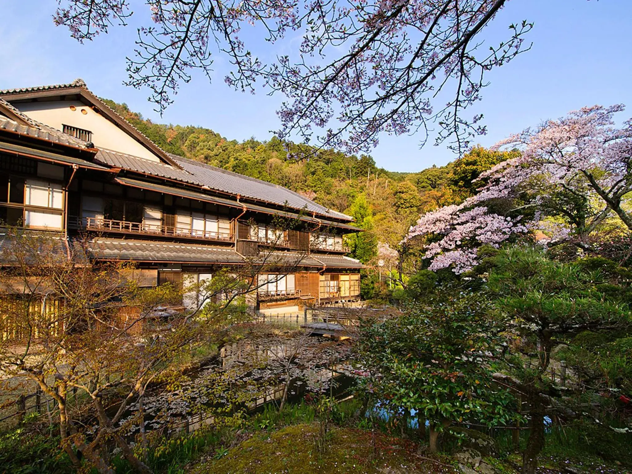 Property building in Nanten-En Property building in Nanten-En