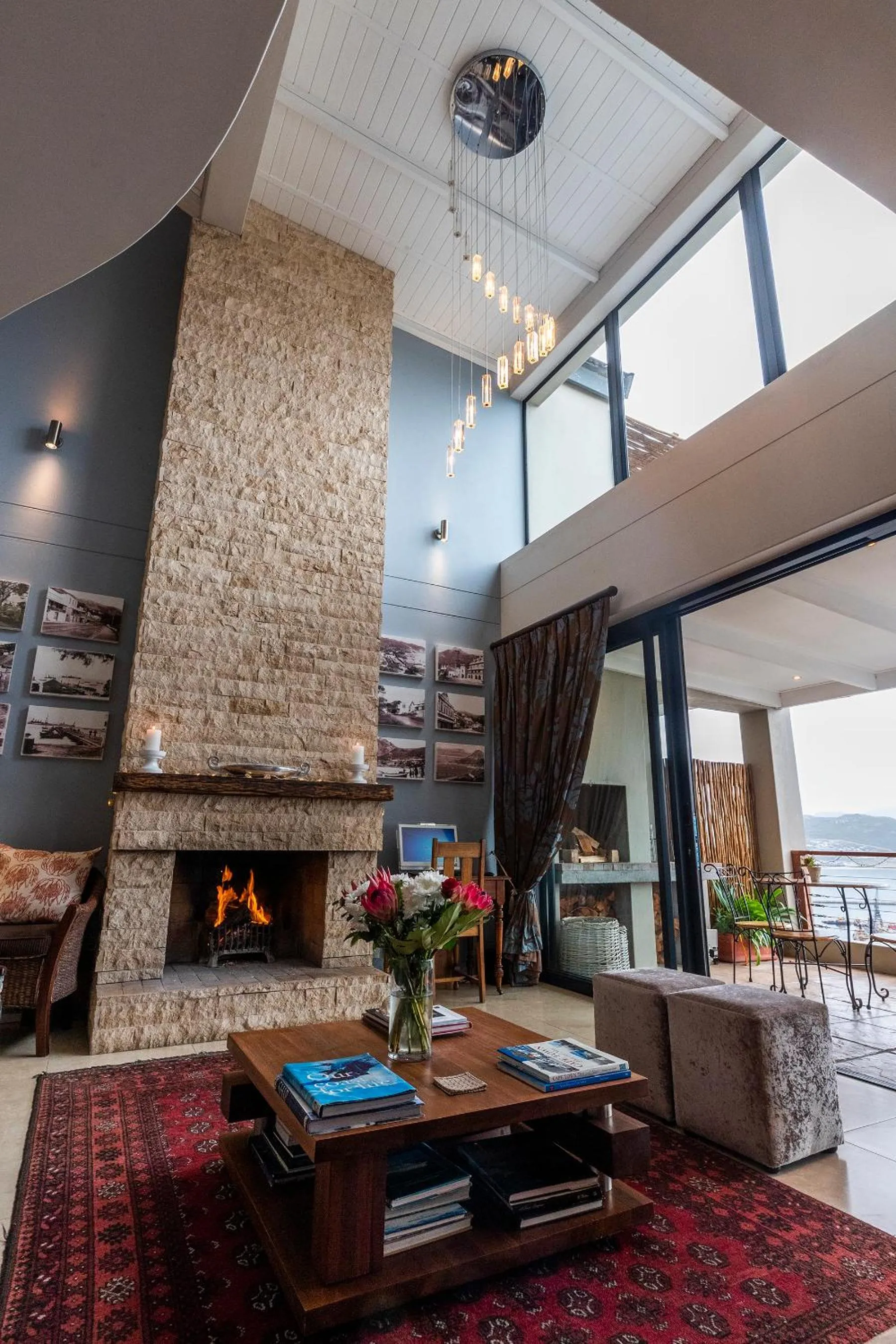 Communal lounge/ TV room in Mariner Guesthouse & Villa