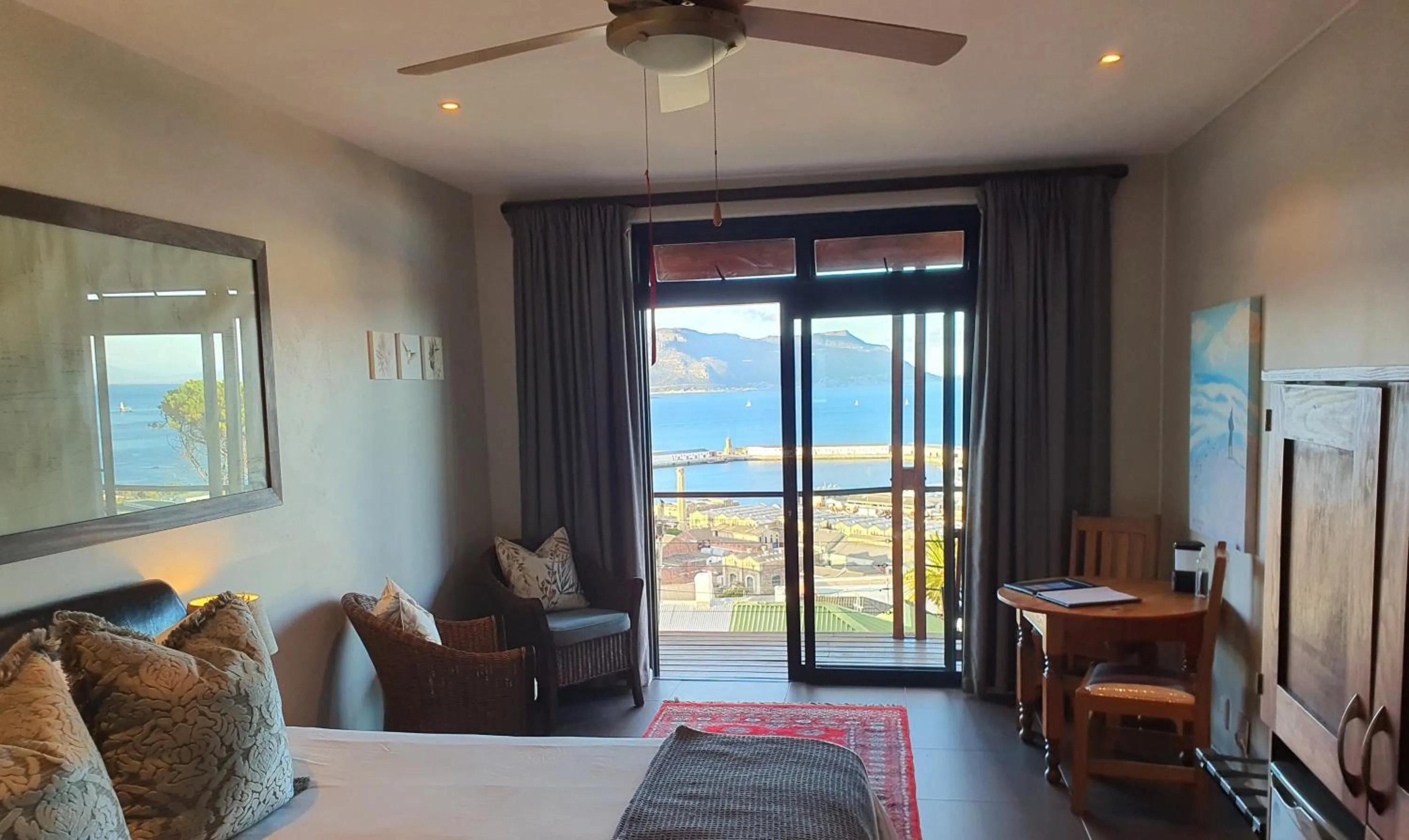 Seating area, Bed in Mariner Guesthouse & Villa