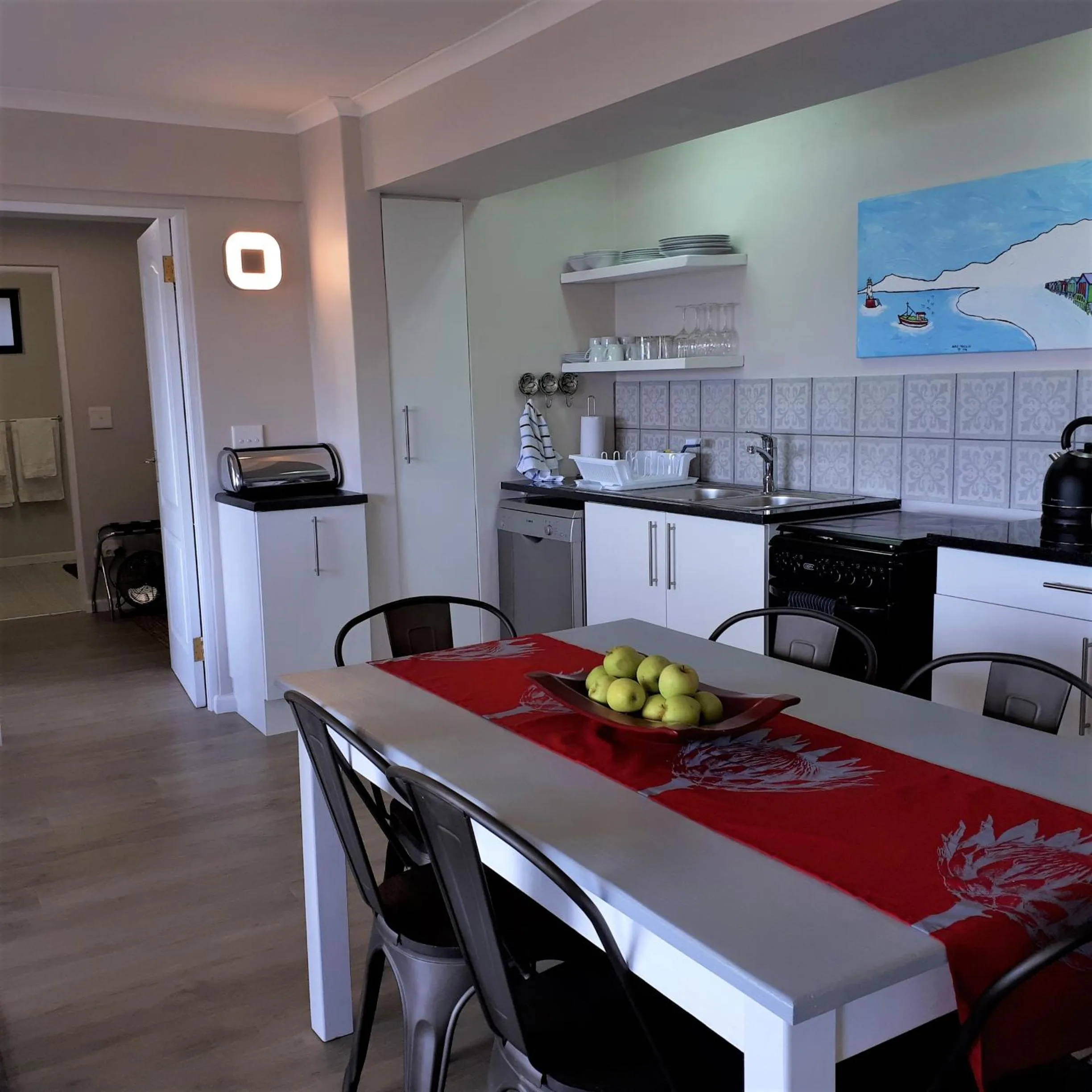 Kitchen or kitchenette in Mariner Guesthouse & Villa