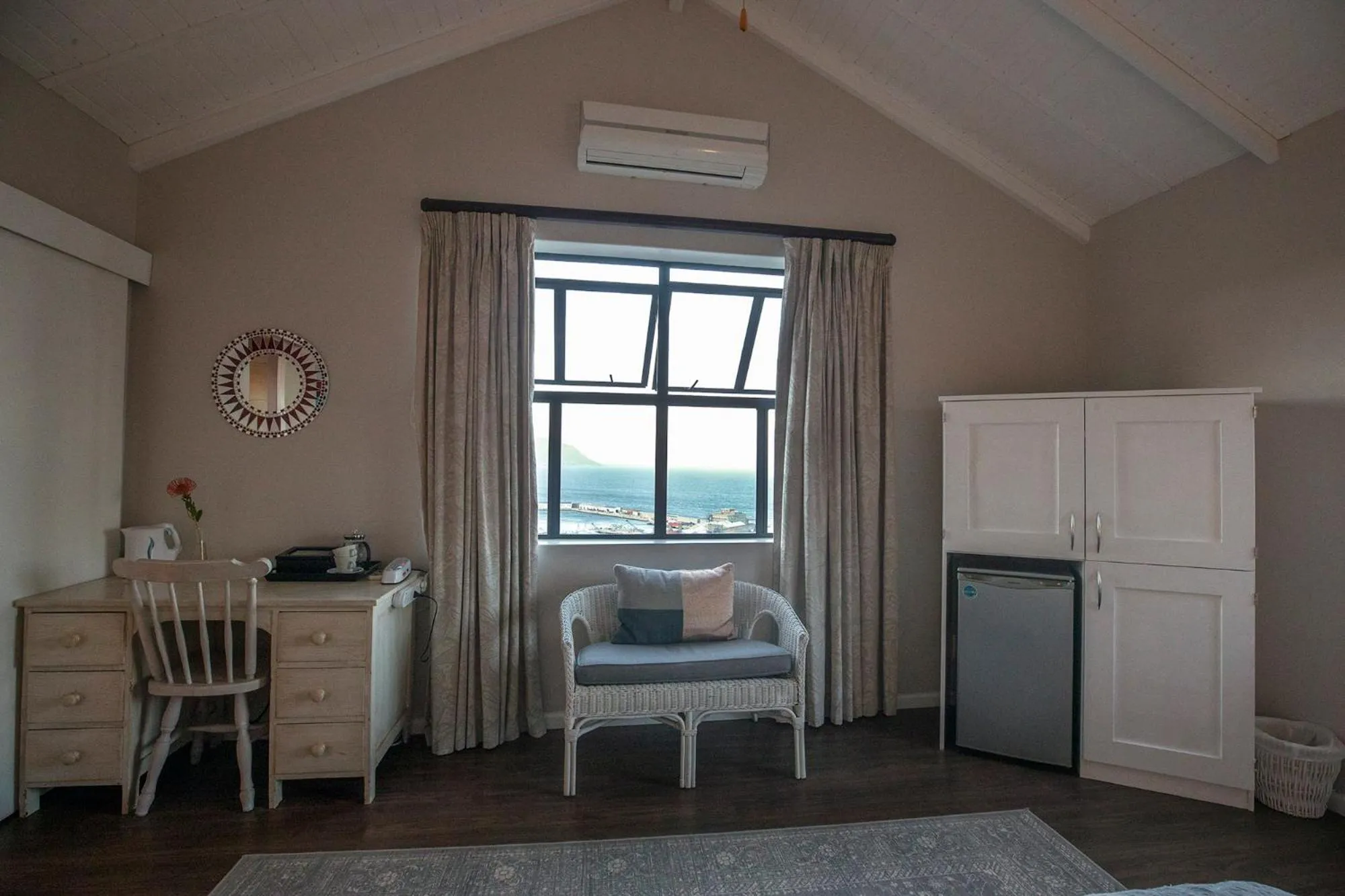 Coffee/tea facilities in Mariner Guesthouse & Villa