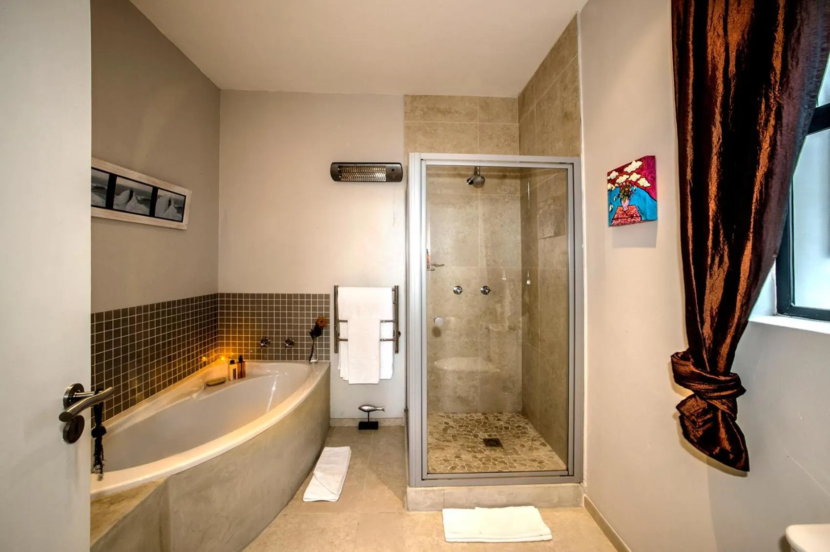 Shower in Mariner Guesthouse & Villa