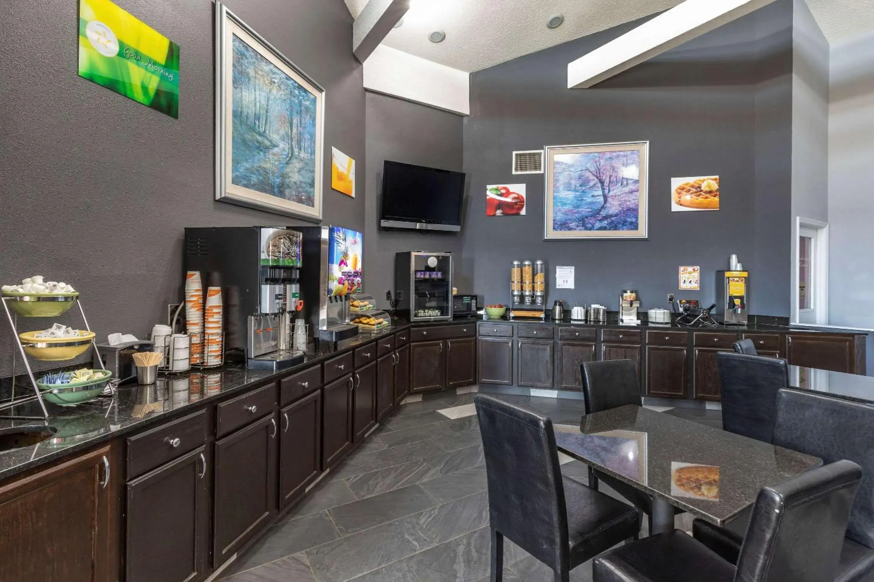 Breakfast in Quality Inn Duncan Spartanburg West Breakfast in Quality Inn Duncan Spartanburg West