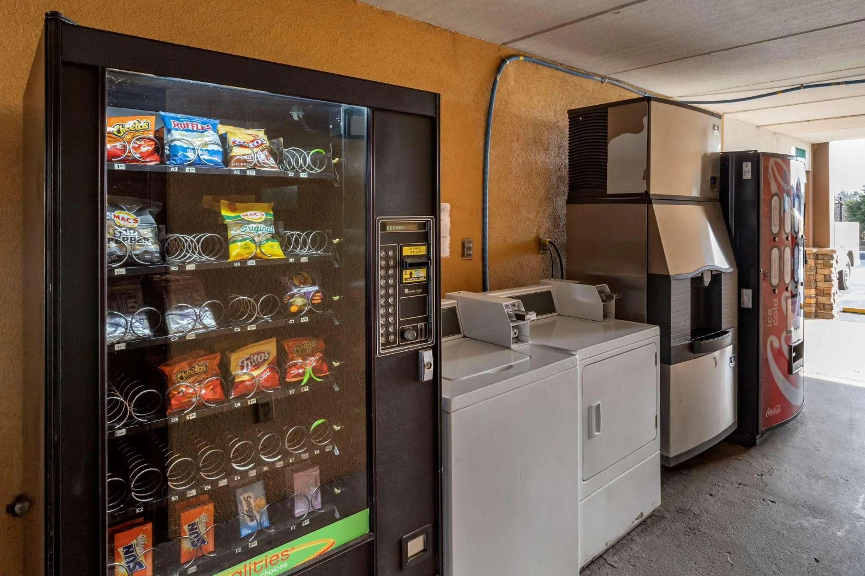 vending machine in Quality Inn Duncan Spartanburg West