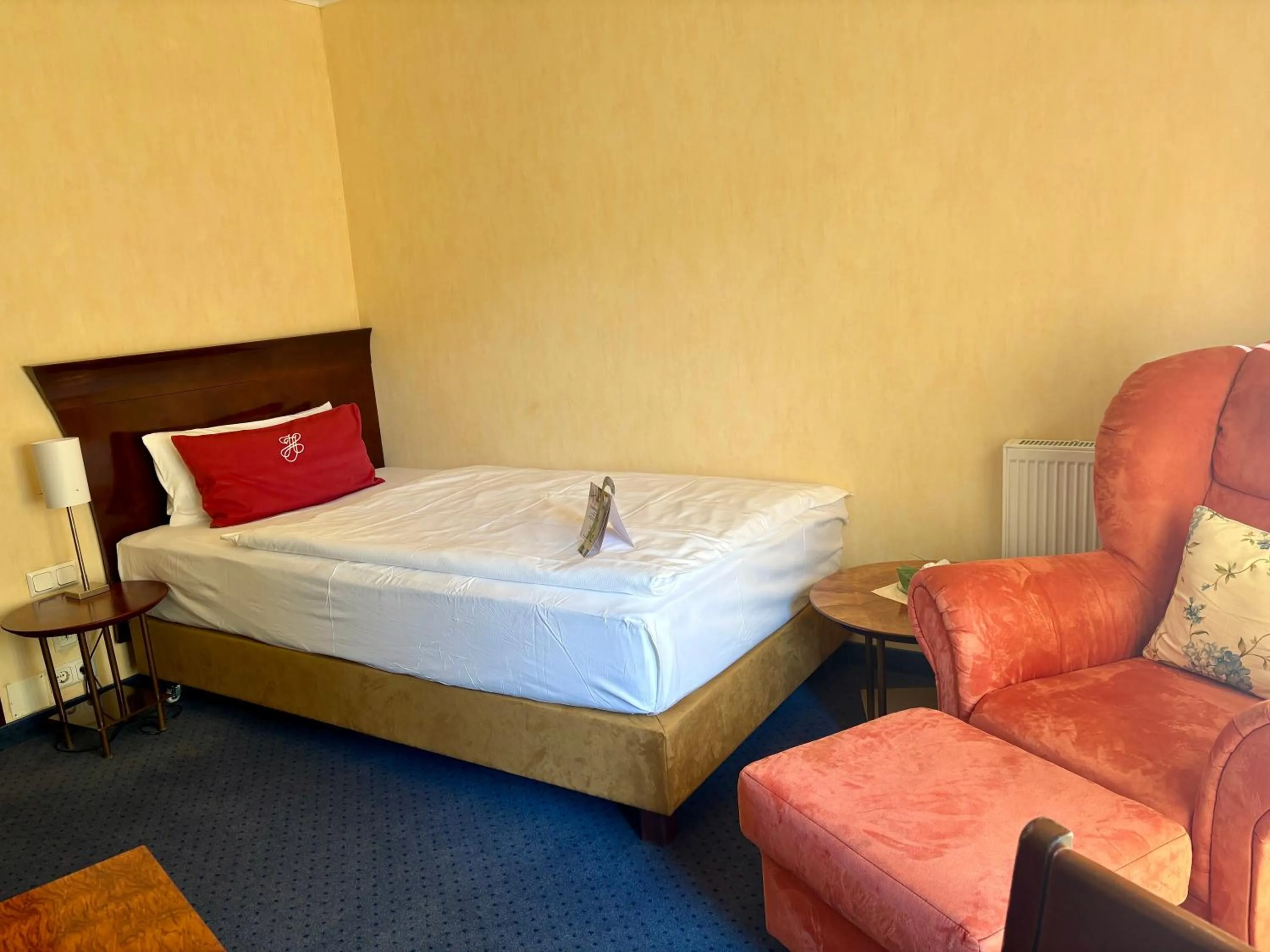 Photo of the whole room, Bed in Akzent Hotel Höltje