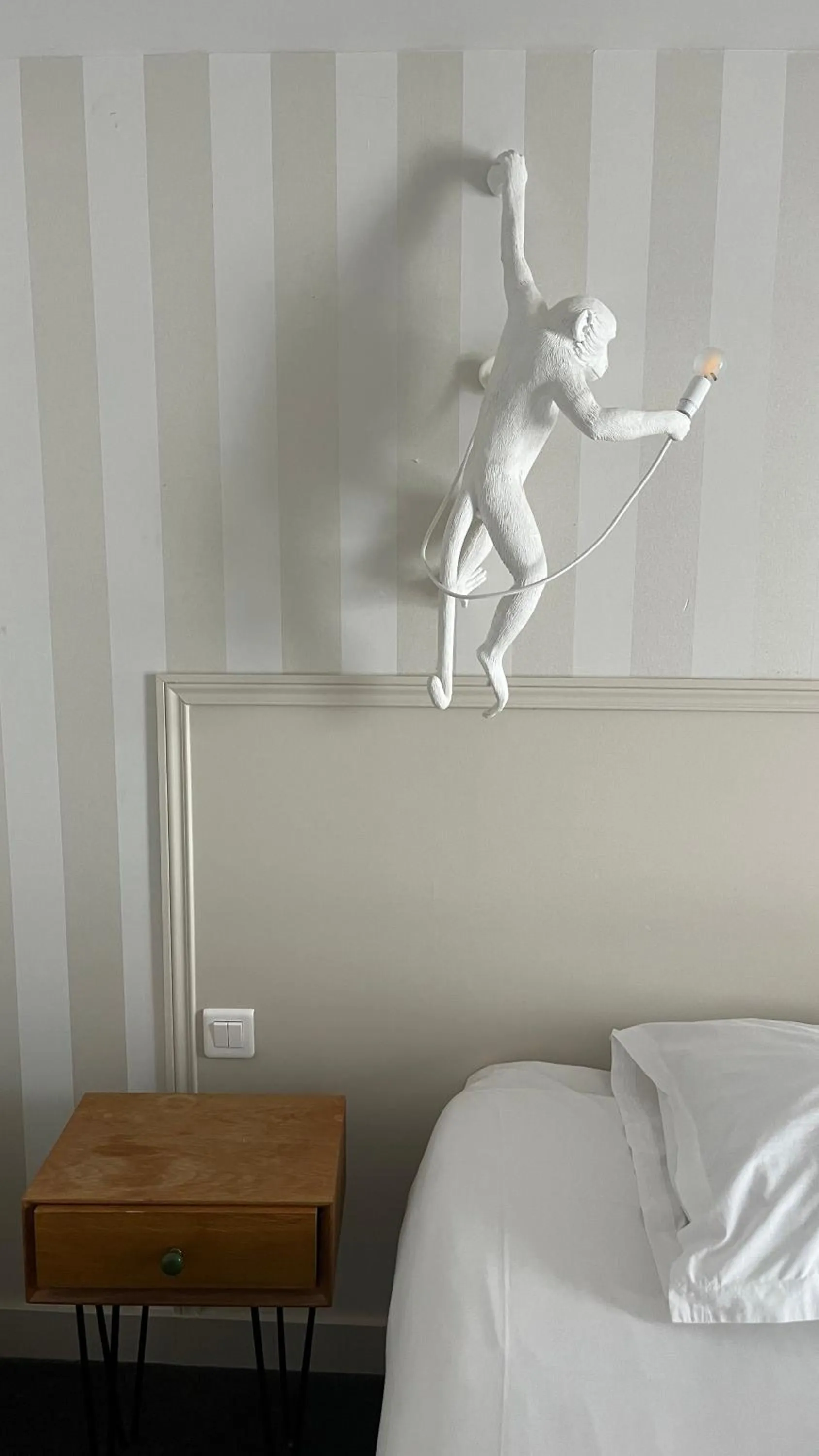 Bed in Hôtel Cosmopolitain