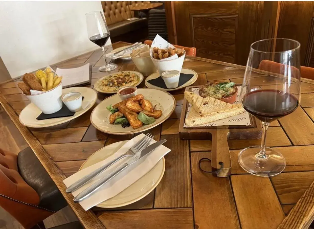 Restaurant/places to eat in Arthur's Bar & Accommodation Restaurant/places to eat in Arthur's Bar & Accommodation