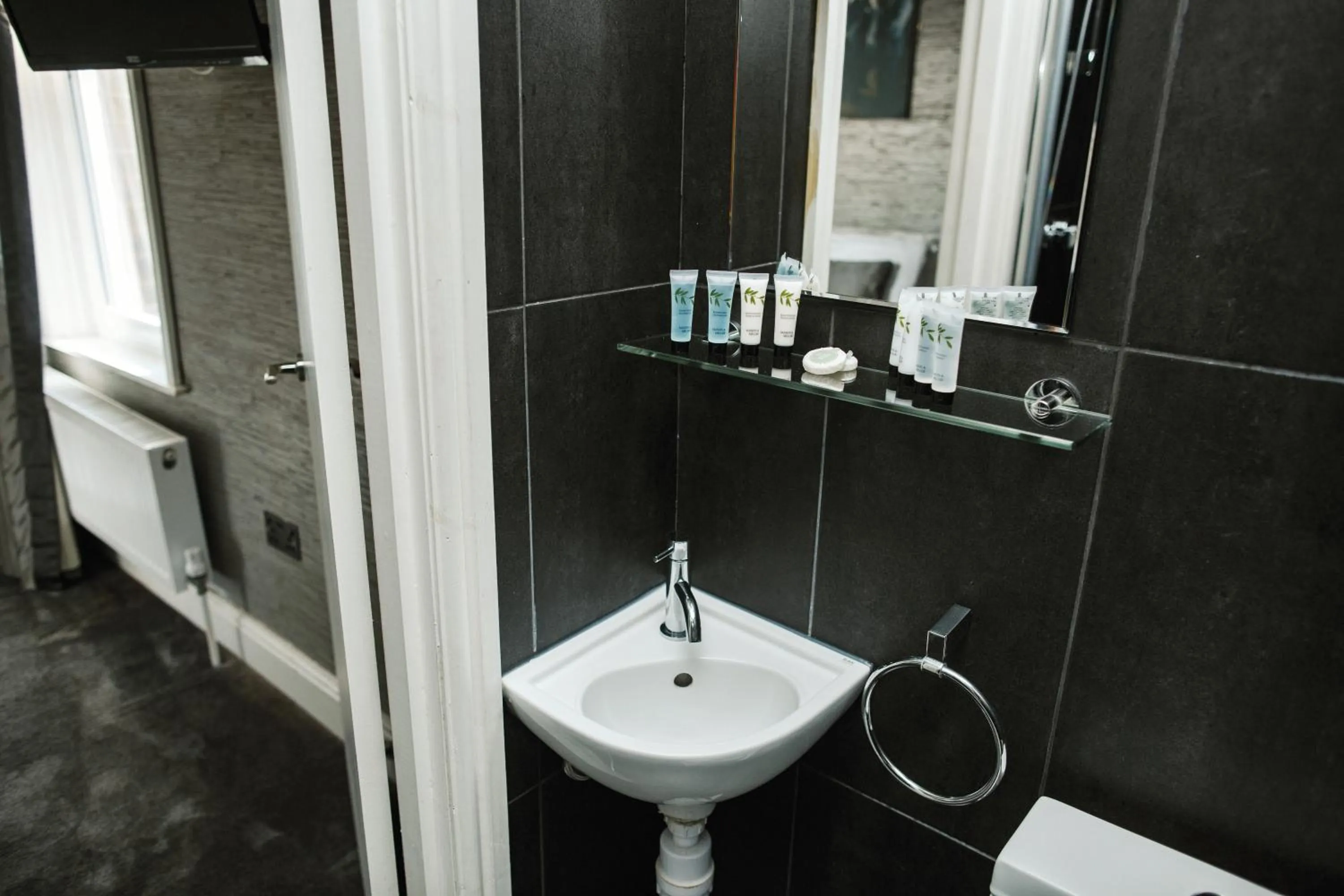 Bathroom in Arthur's Bar & Accommodation