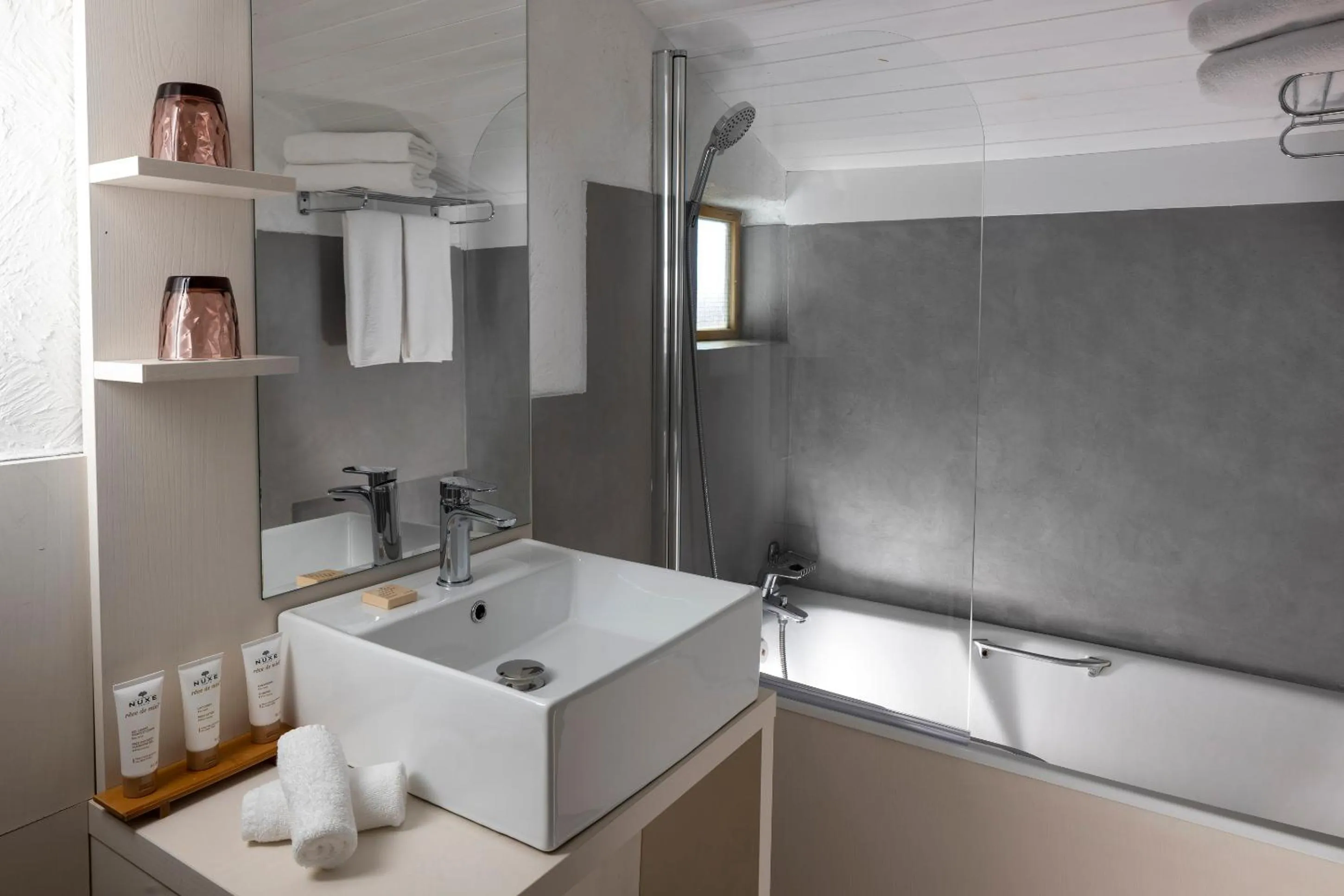 Bathroom in Hôtel Courcheneige