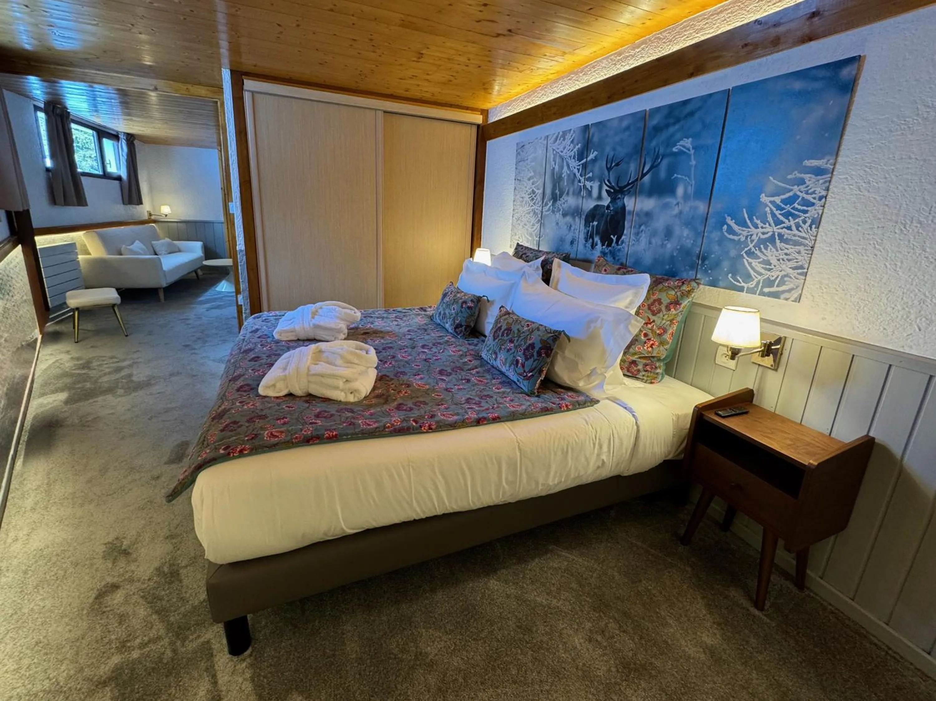 Bedroom, Bed in Hôtel Courcheneige