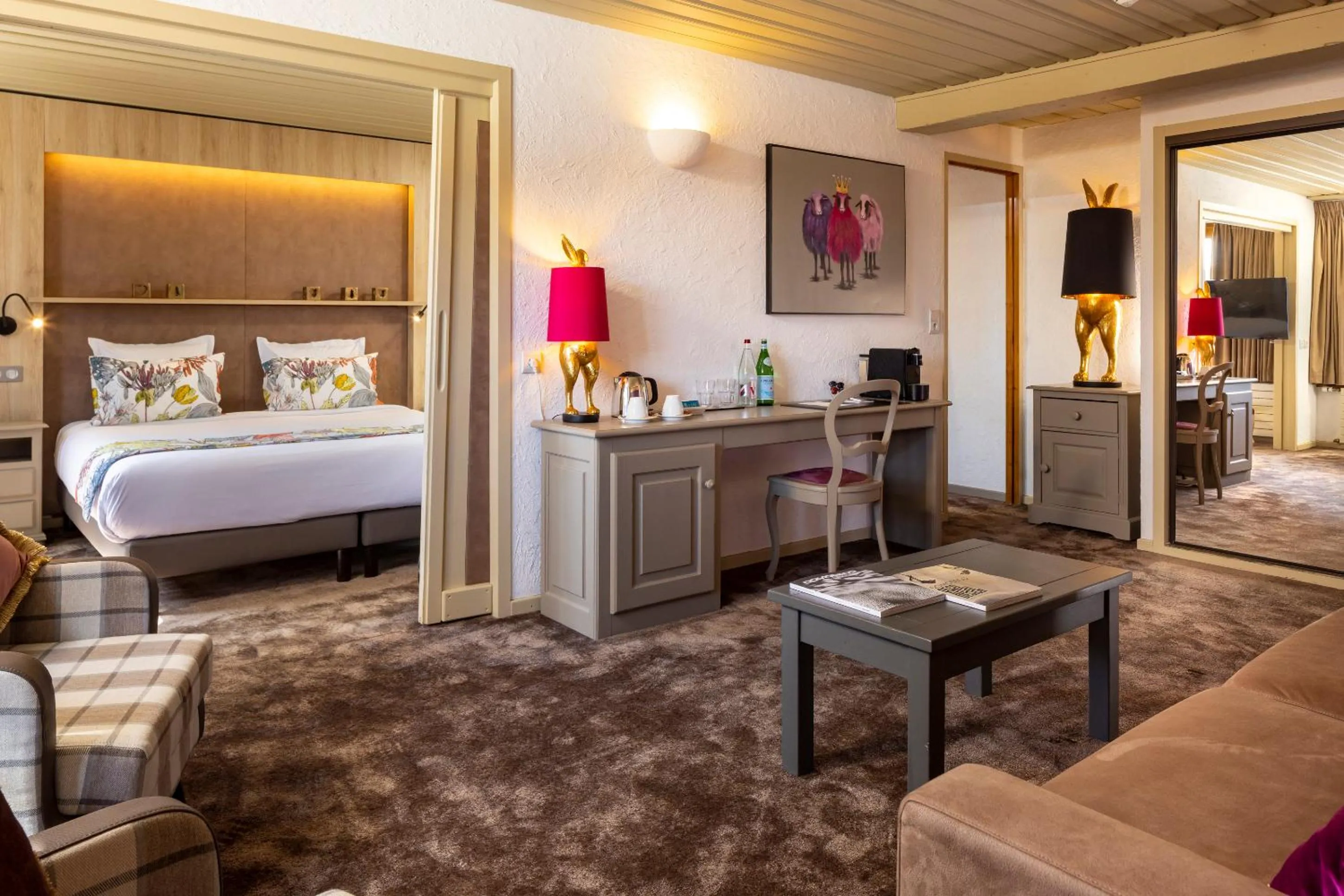 Photo of the whole room, Bed in Hôtel Courcheneige