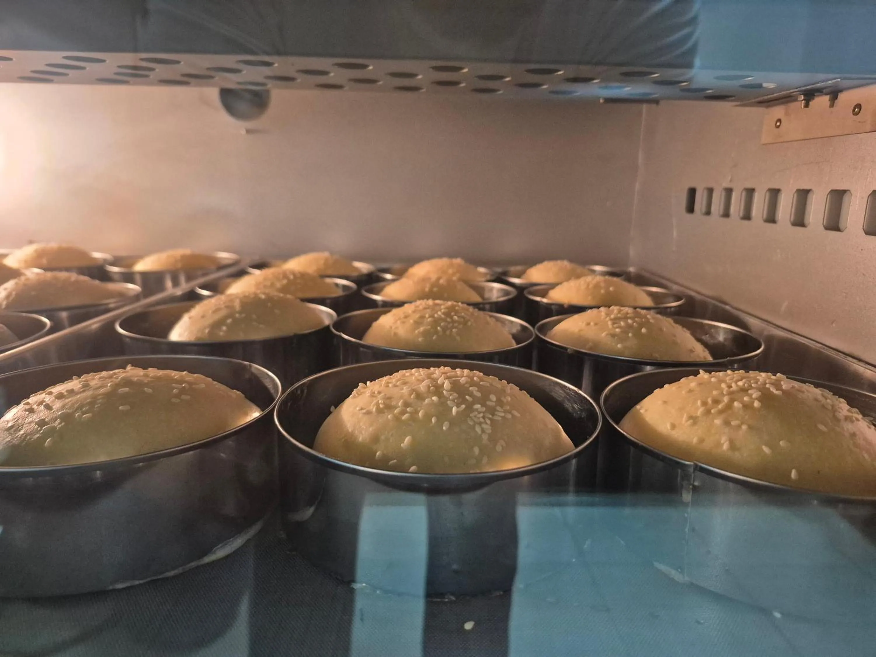 Restaurant/places to eat in Zoé’s Paradise Waterfront Hotel